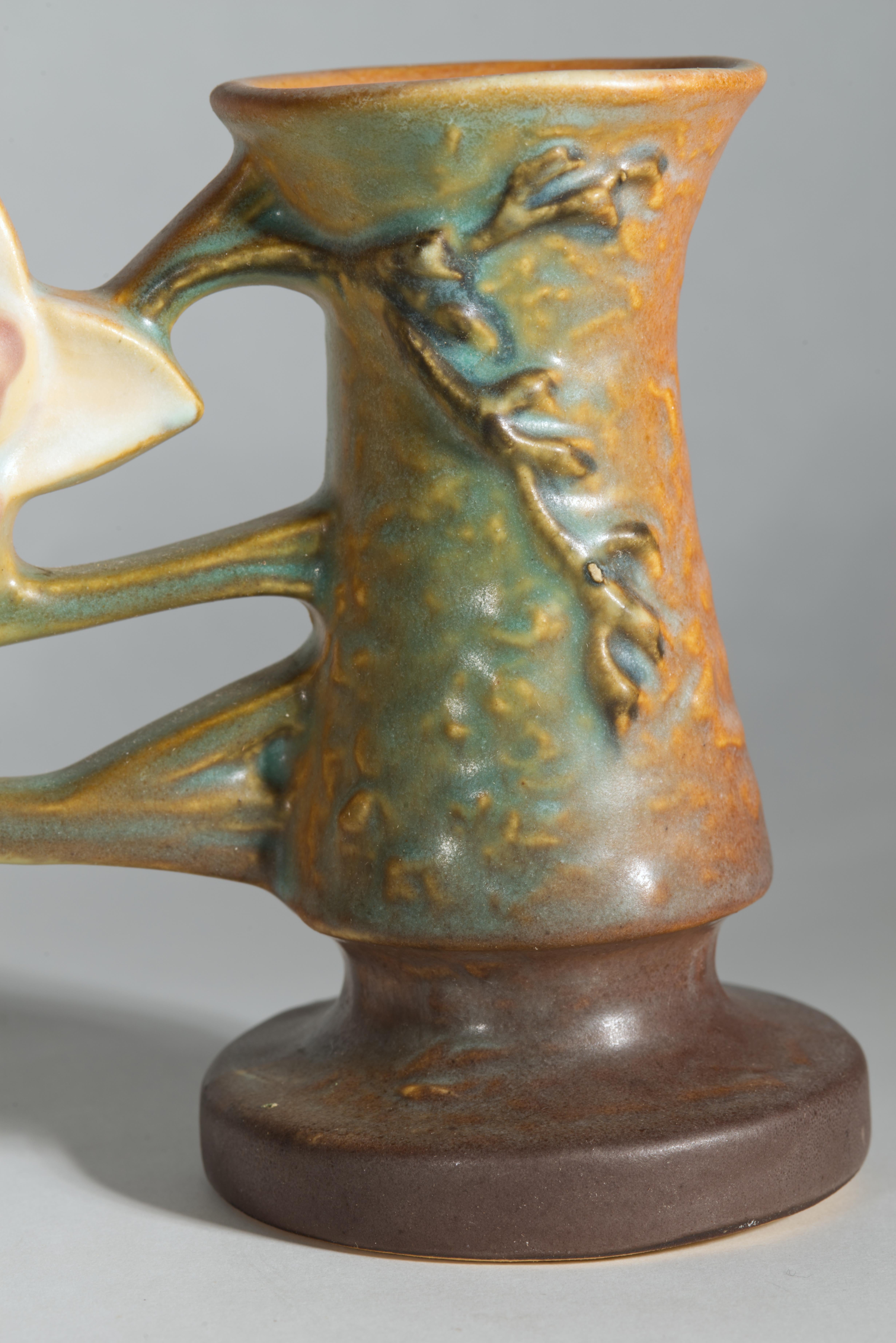 Ceramica Vaso Roseville Magnolia Double Bud Gate in marrone, 1943 in vendita