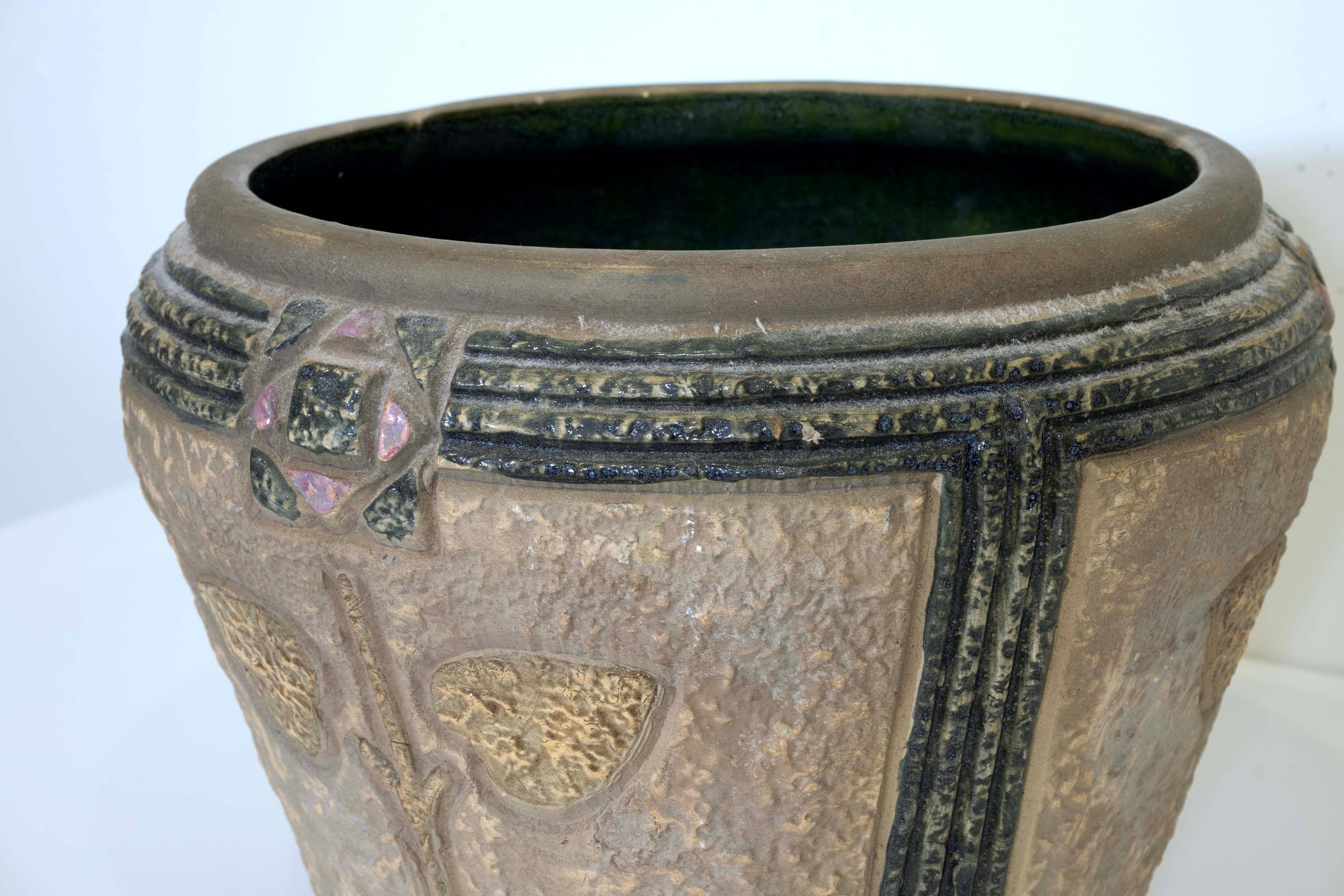 Roseville Mostique Large Jardinere Planter Arts & Crafts Early 20th Century In Good Condition In Keego Harbor, MI