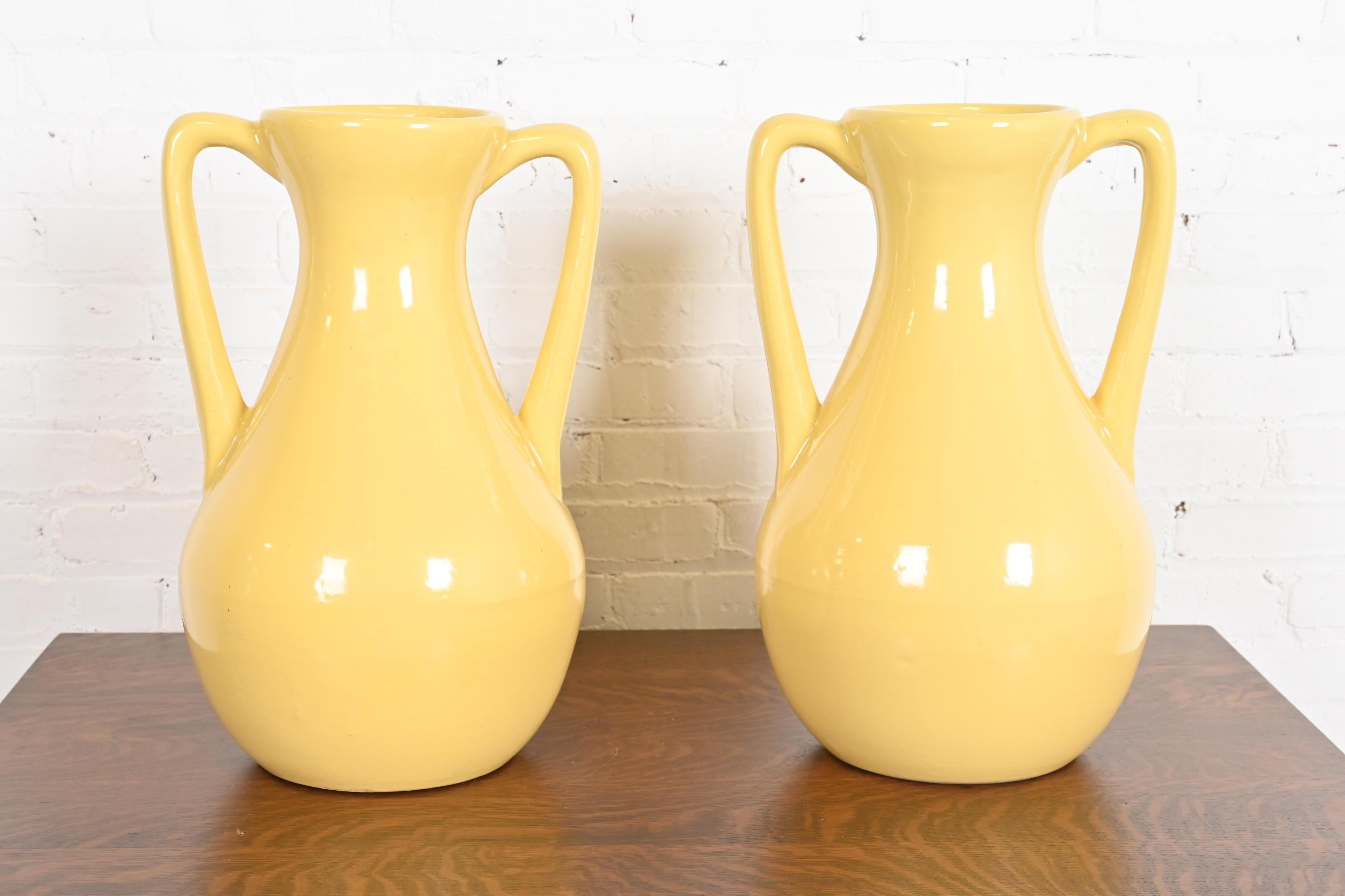 Grande cruche d'art Arts & Crafts à poignée émaillée jaune Roseville Pottery en vente 5