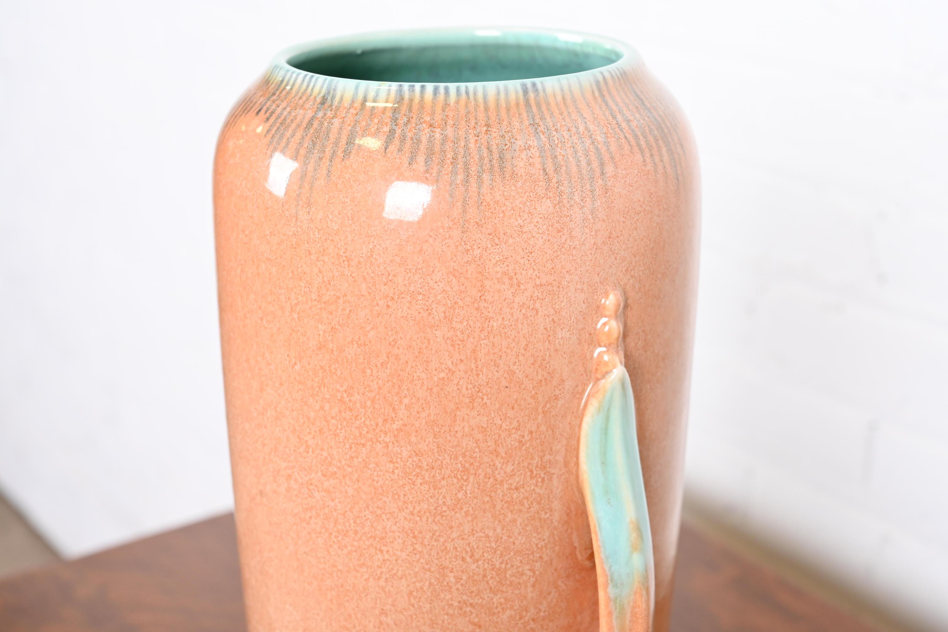 Grand vase en poterie d'art à poignée émaillée Orian de Roseville Art Déco, années 1930 en vente 6