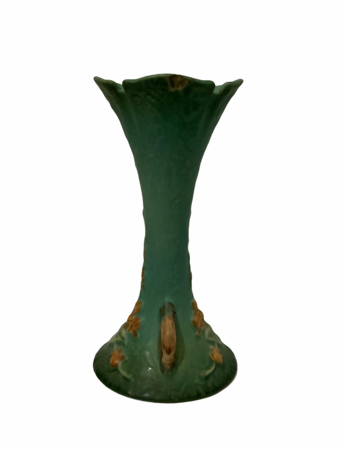  Roseville Pottery Bittersweet Flower Vase In Good Condition In Guaynabo, PR