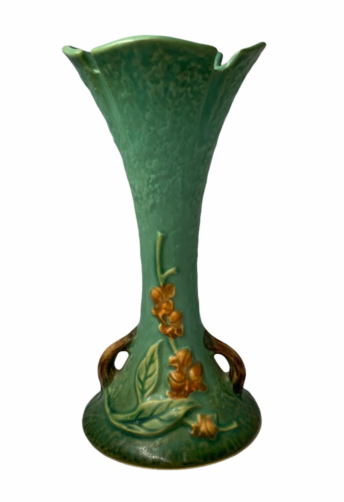 Roseville Pottery Bittersweet Flower Vase In Good Condition In Guaynabo, PR
