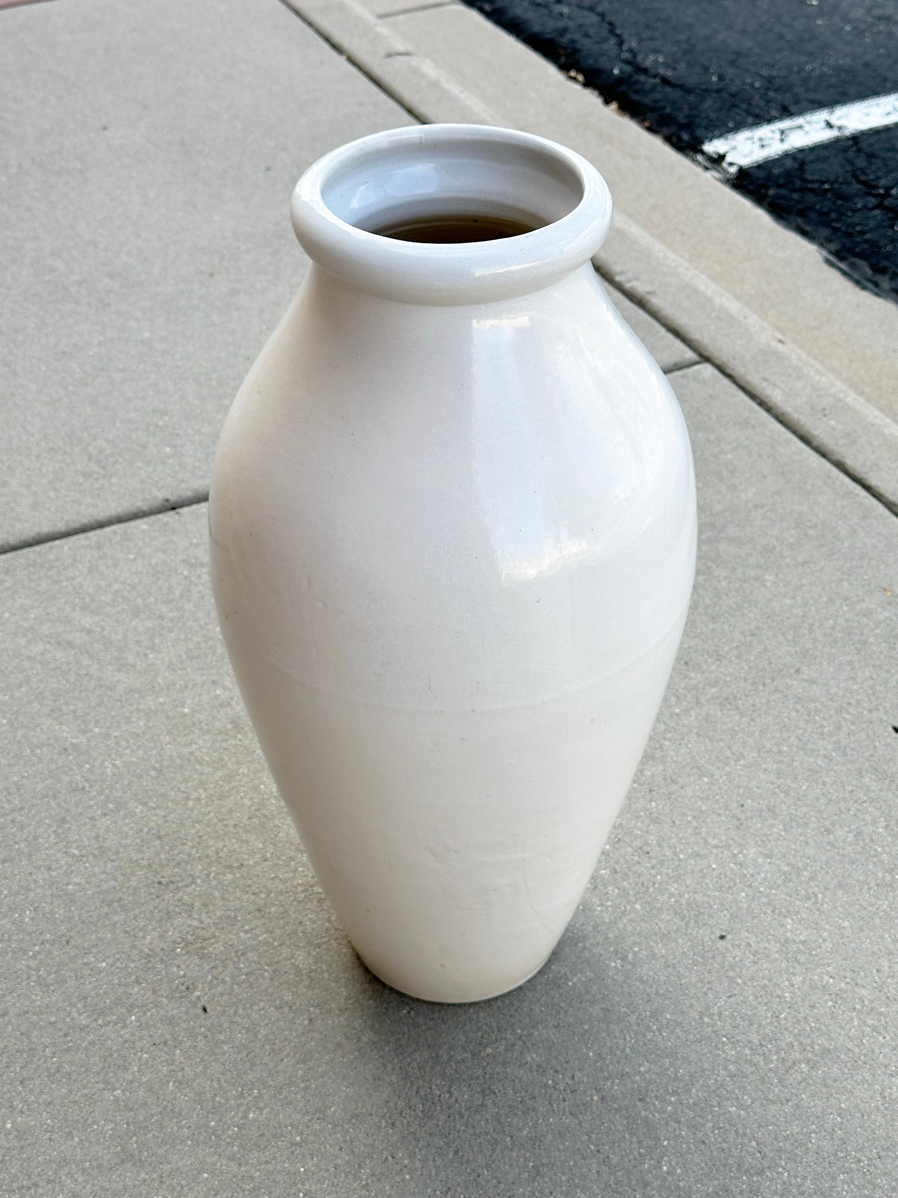 Robinson Ransbottom Pottery Co. Monumental Floor Vase In Good Condition For Sale In Littleton, CO