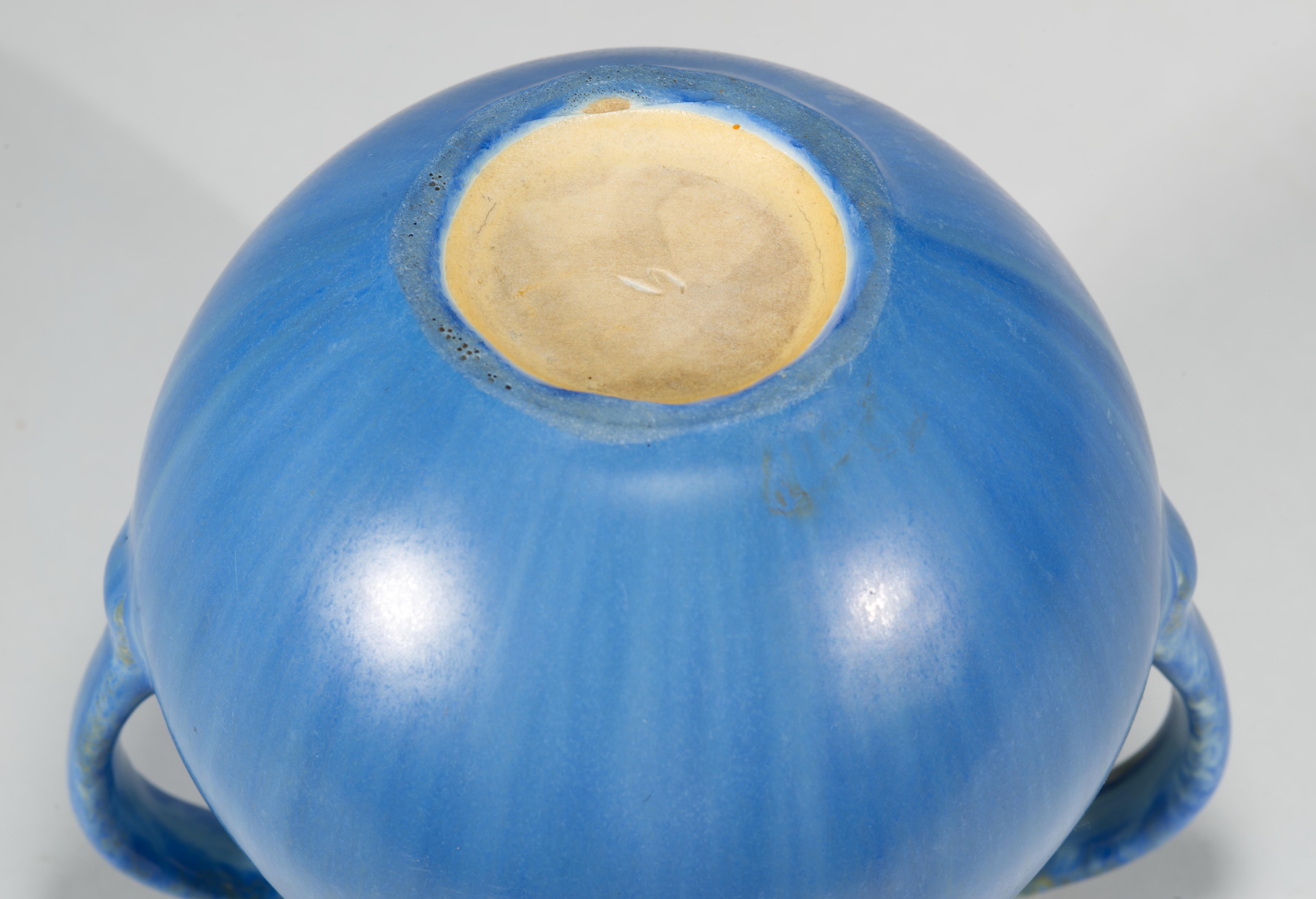 Vernissé Vase Earlam bleu tourmaline de Roseville Pottery, Frank Franks 1930s en vente