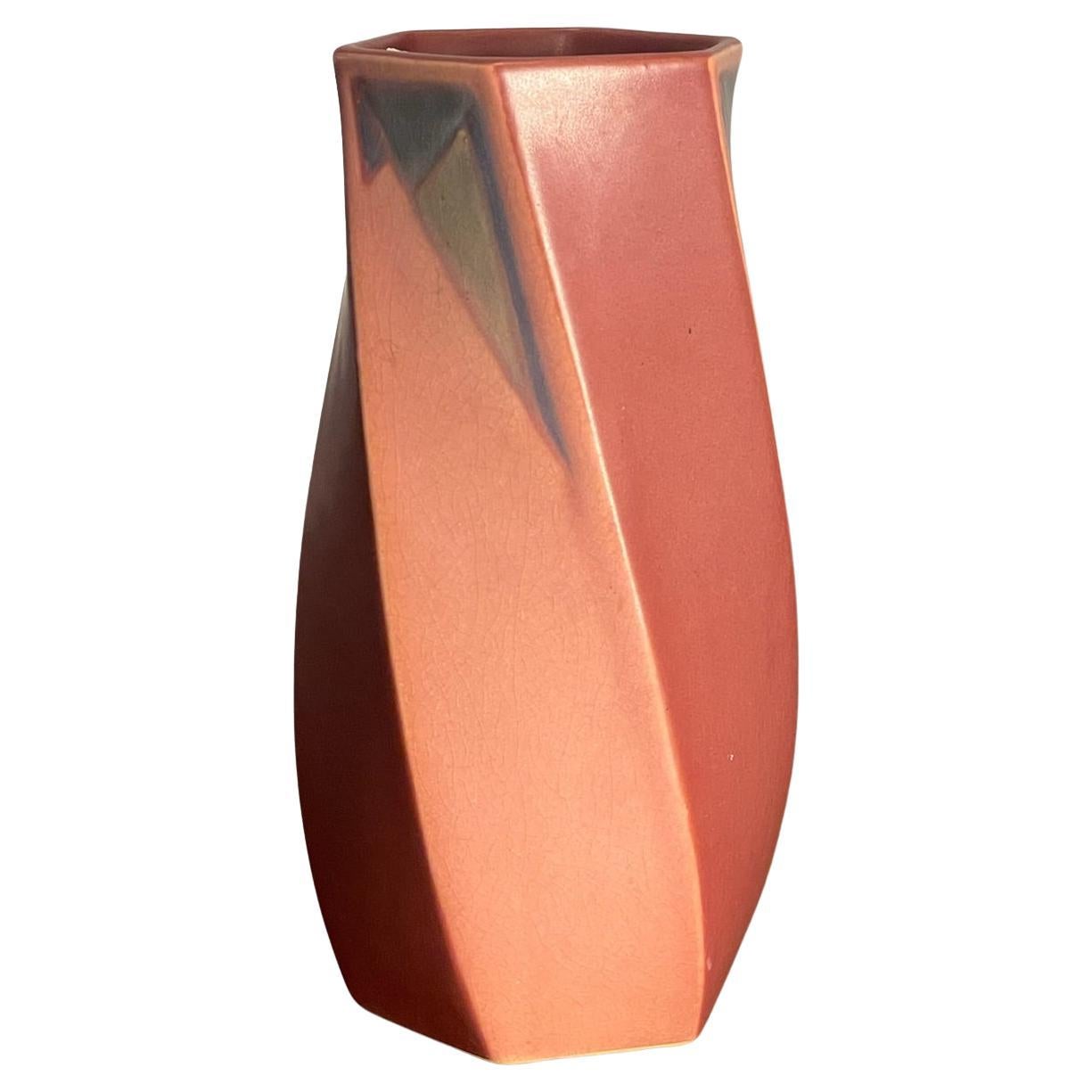Roseville Pottery Futura Sculptural Twist Vase in Matte Raspberry Glaze, c1924 in vendita