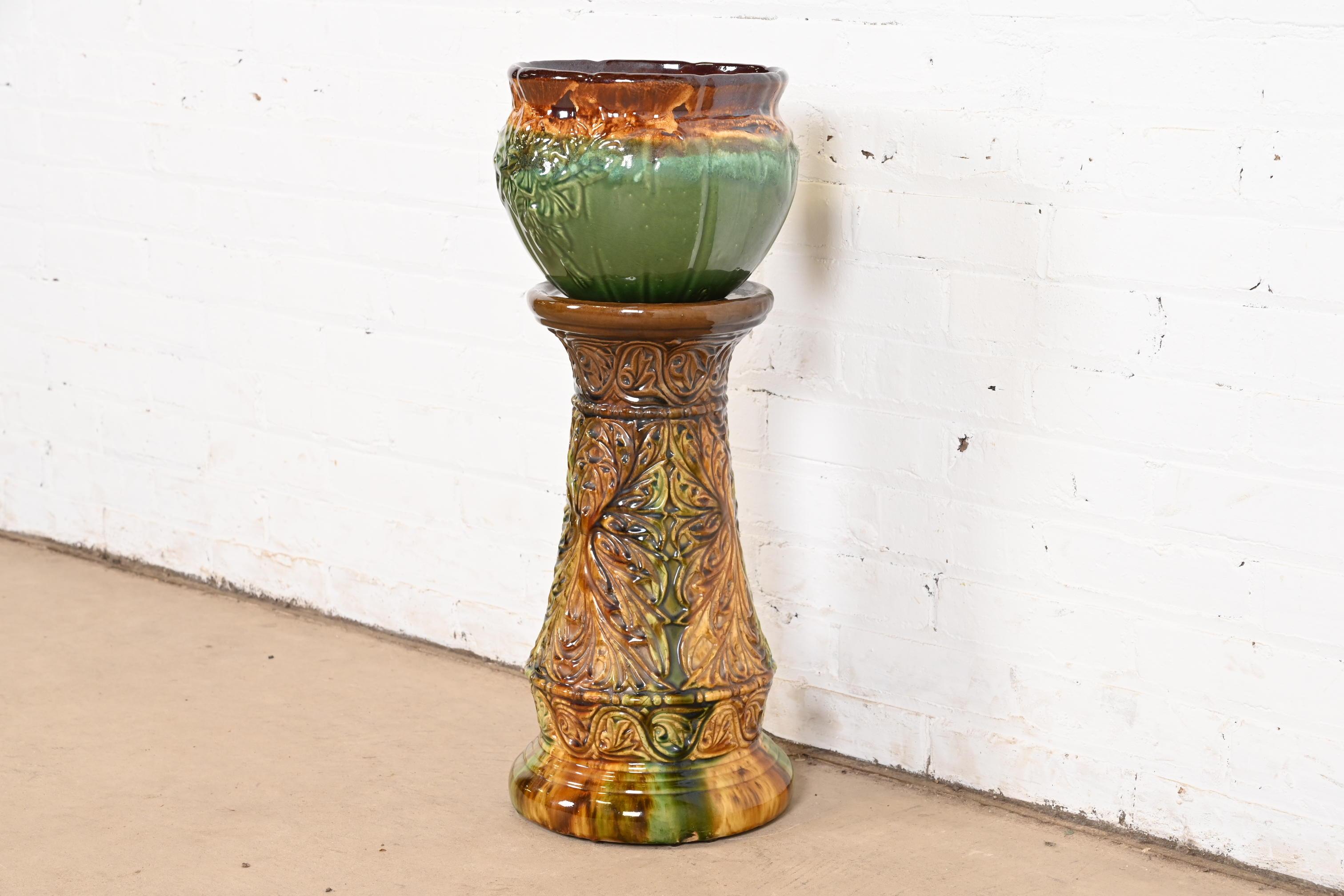 Roseville Pottery Jardinera de cerámica esmaltada con pedestal, Circa 1940s Artes y manualidades en venta