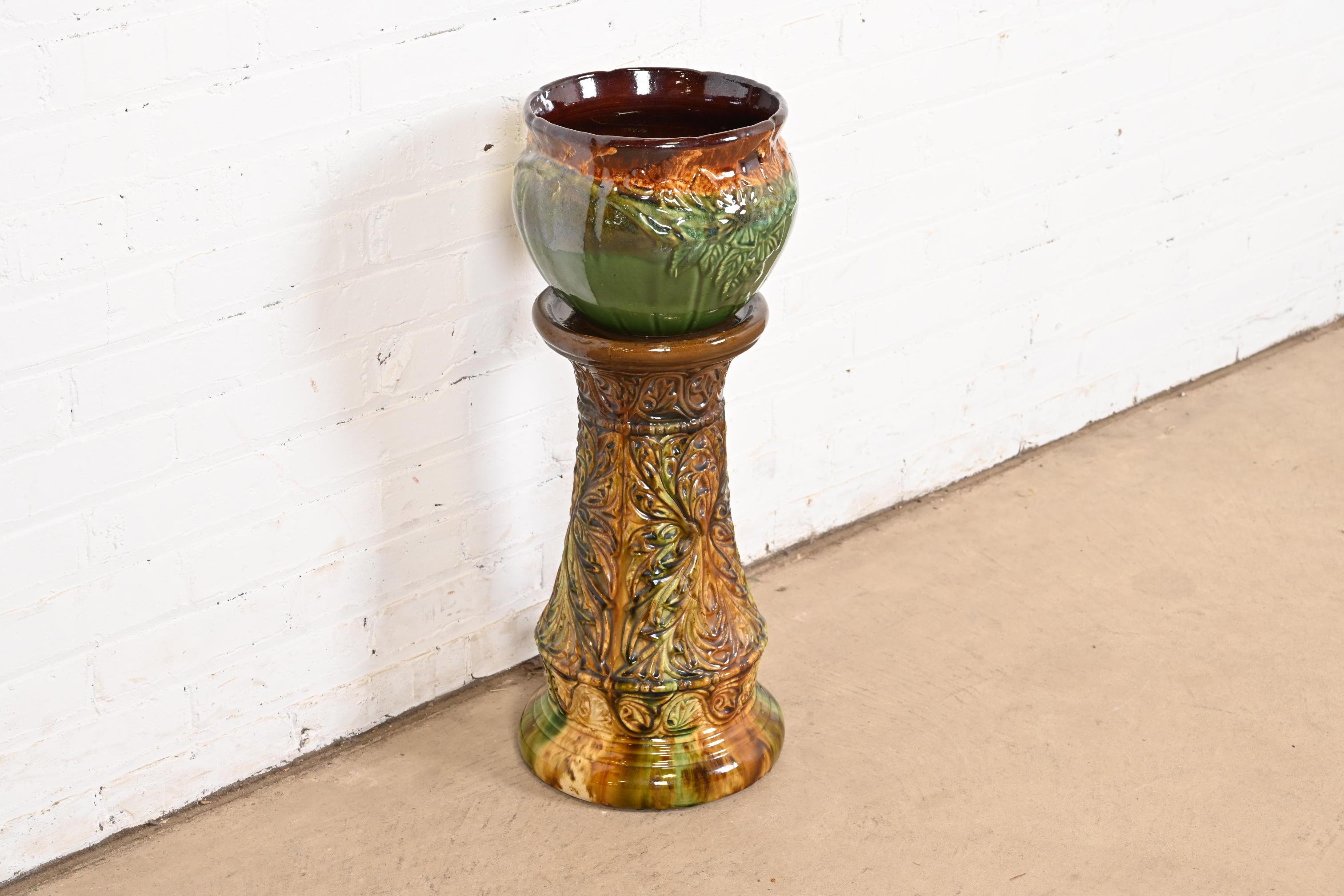 Roseville Pottery Jardinera de cerámica esmaltada con pedestal, Circa 1940s Estadounidense en venta