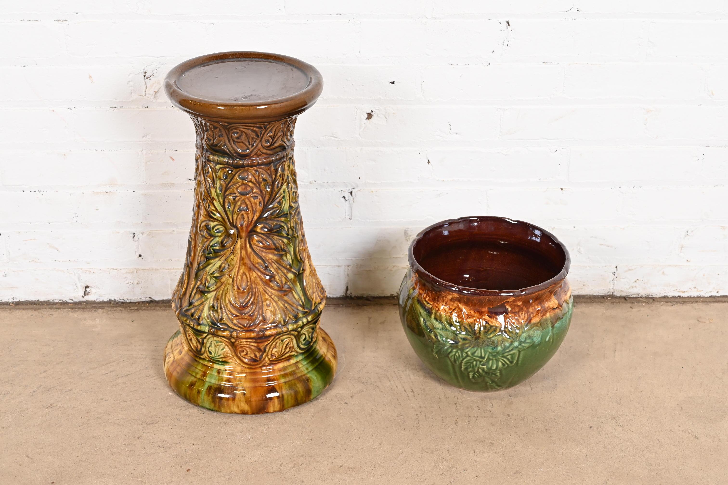 Roseville Pottery Jardinera de cerámica esmaltada con pedestal, Circa 1940s mediados del siglo XX en venta