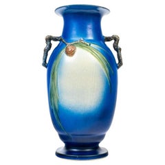 Roseville Pottery Vase de sol à deux anses en forme de pomme de pin - #913-18
