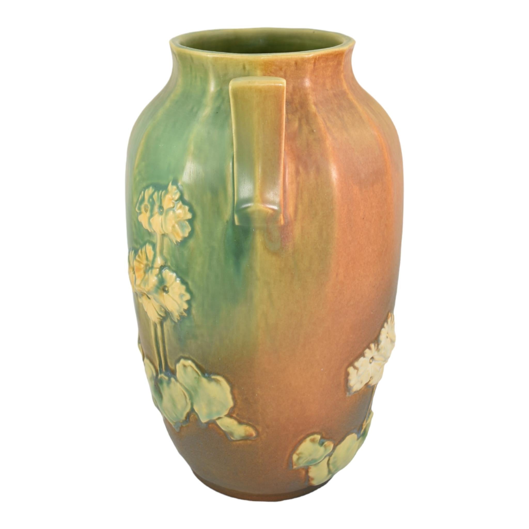 Roseville Primrose Experimentale Dreifachglasur-Vase aus Keramik 1936 Vintage-Keramik
Außergewöhnliche, einmalige Roseville Experimentiervase mit Primelblüten.
Hervorragende Form, Farbe und Glasur.
Ausgezeichneter Zustand. Sehr kleine professionelle