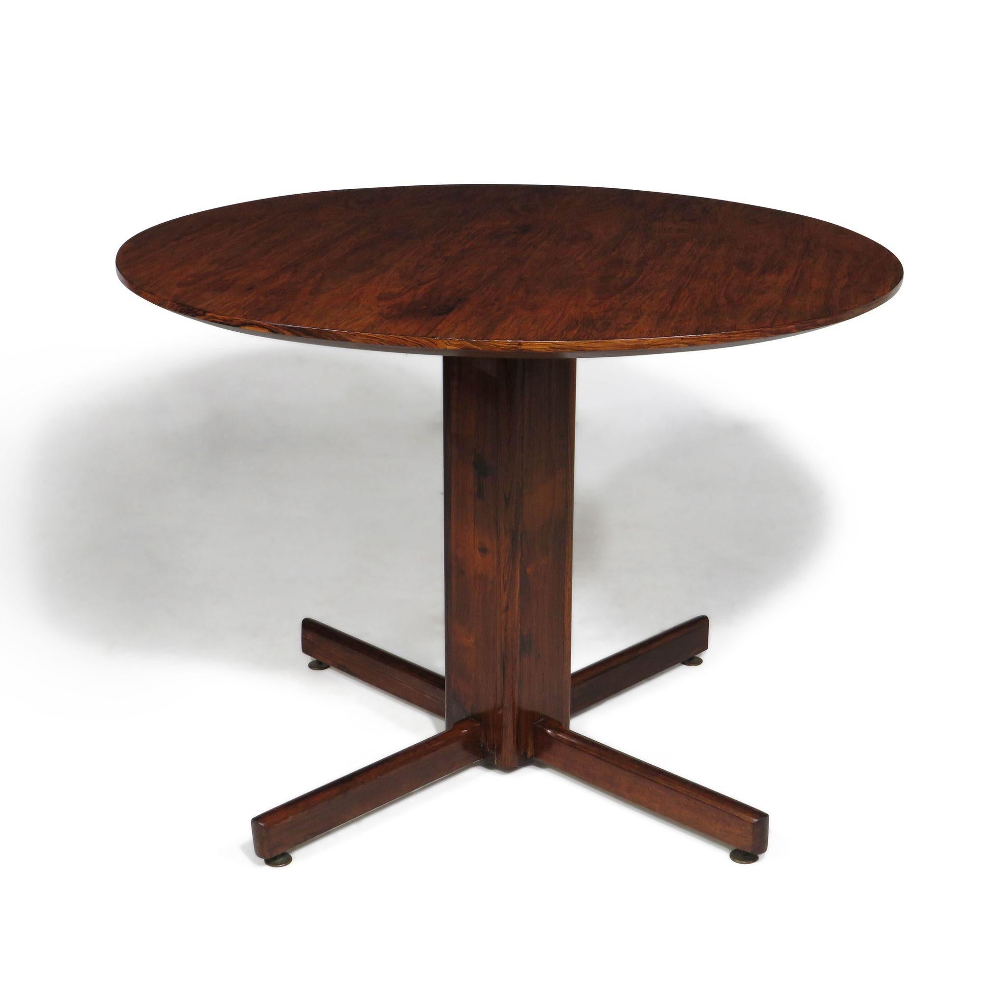 Rosewood Round Pedestal Base Dining Table In Good Condition In Oakland, CA