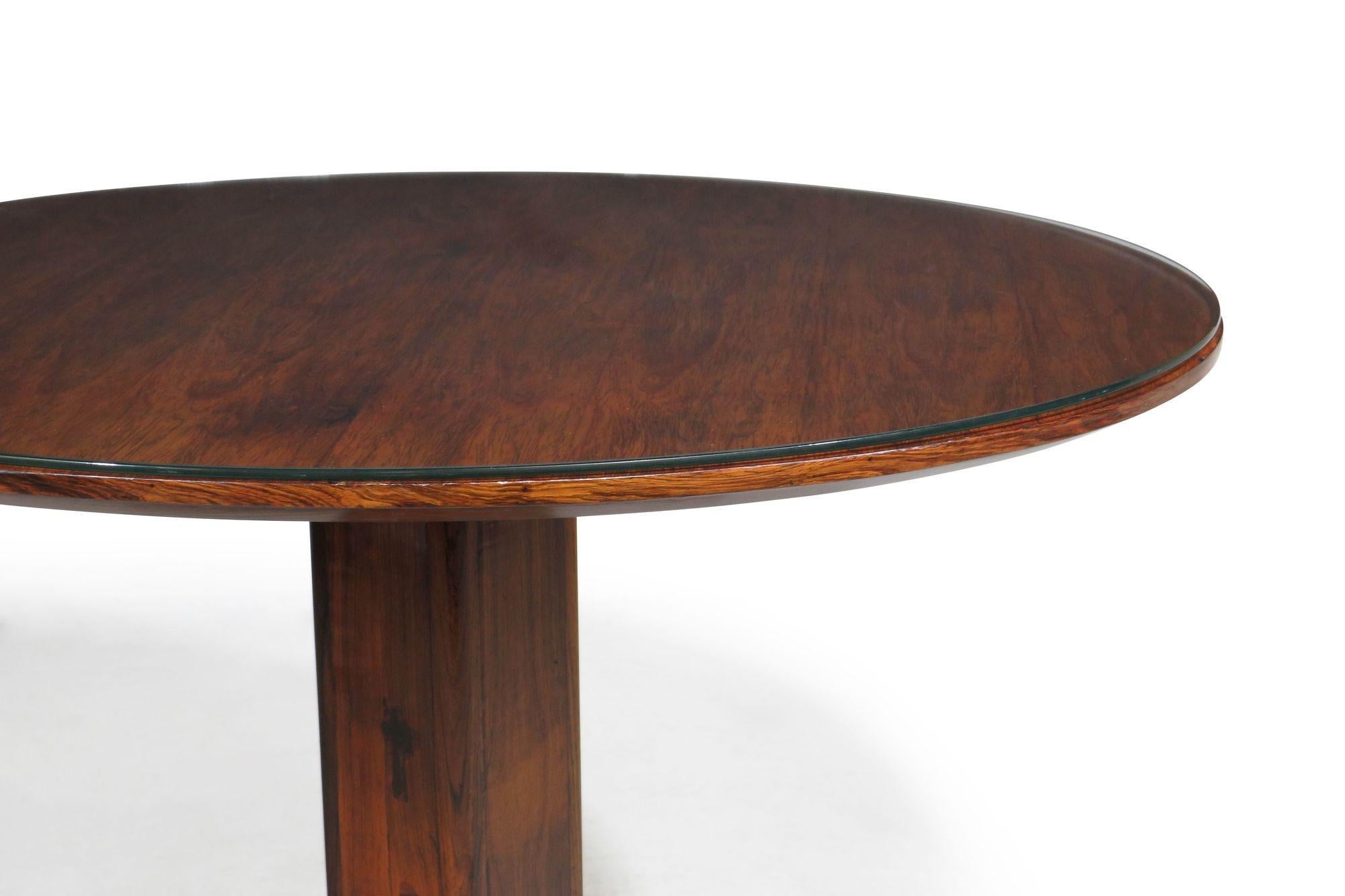 20th Century Rosewood Round Pedestal Base Dining Table