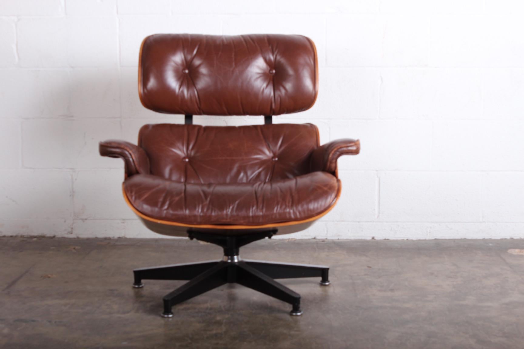 A beautifully grained rosewood 670 lounge chair with original patinated reddish or brown leather.
