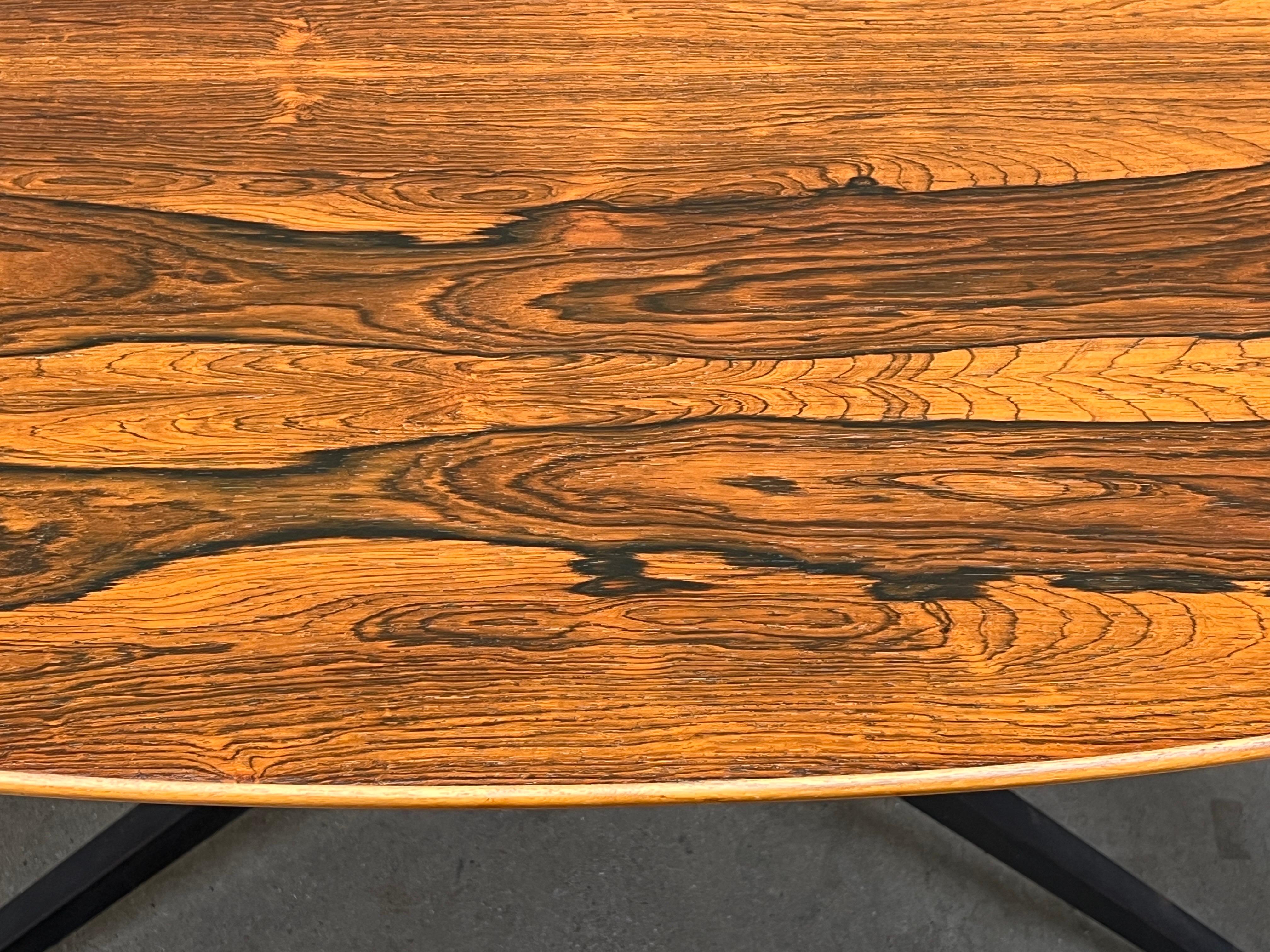 Table à manger ovale / bureau en bois de rose et bronze Florence Knoll en vente 5