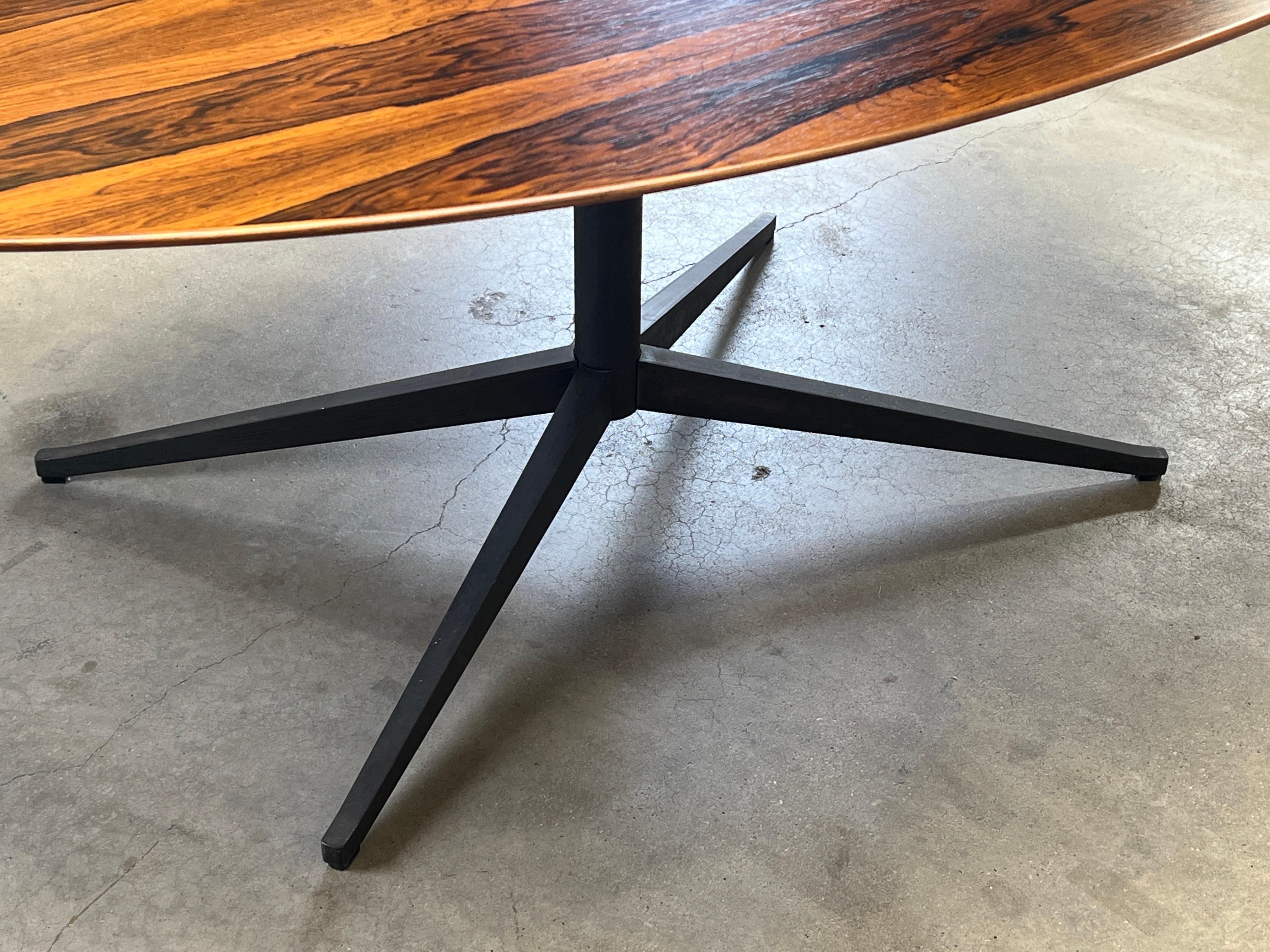 Table à manger ovale / bureau en bois de rose et bronze Florence Knoll en vente 6