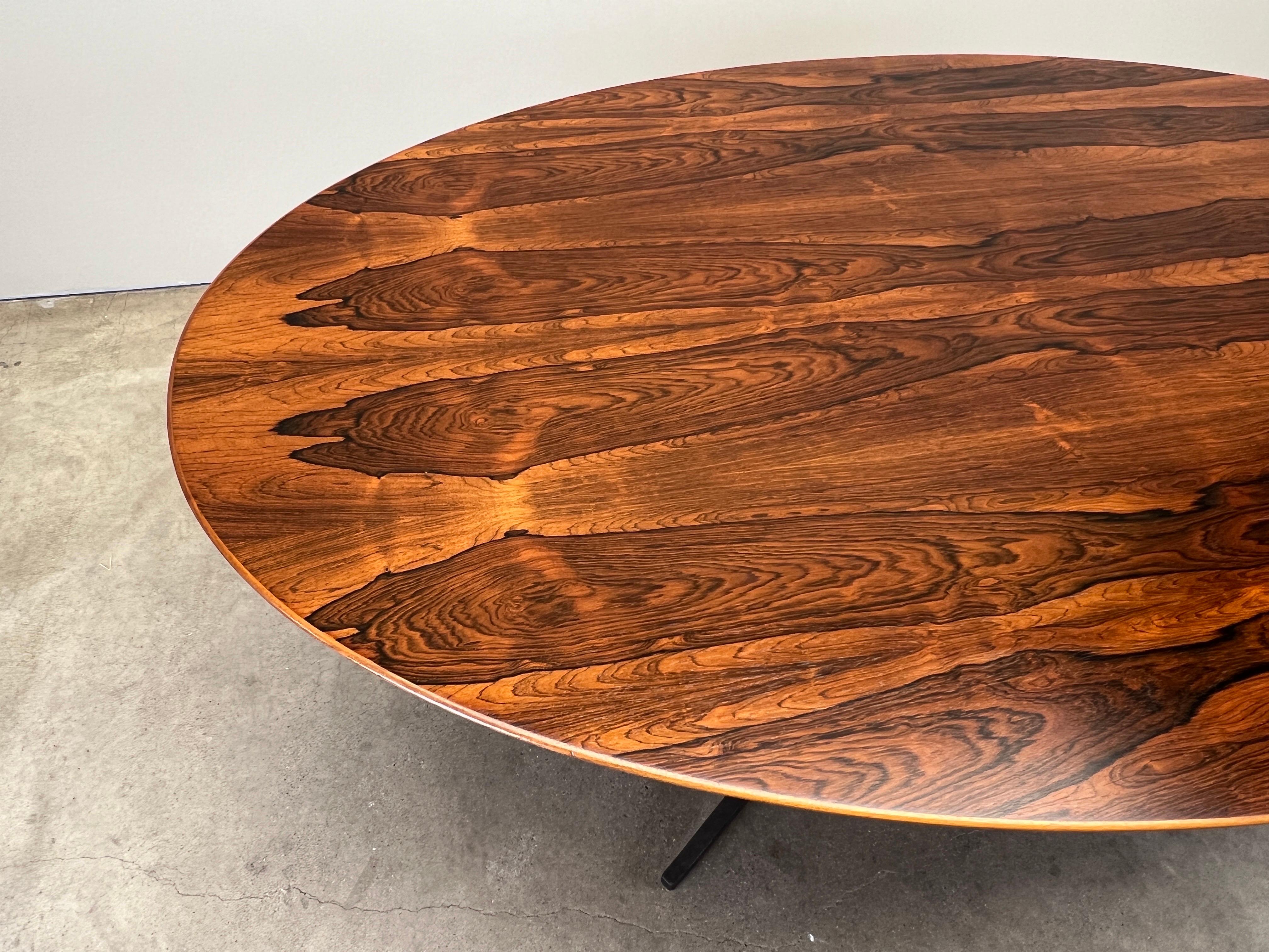 Table à manger ovale / bureau en bois de rose et bronze Florence Knoll en vente 7