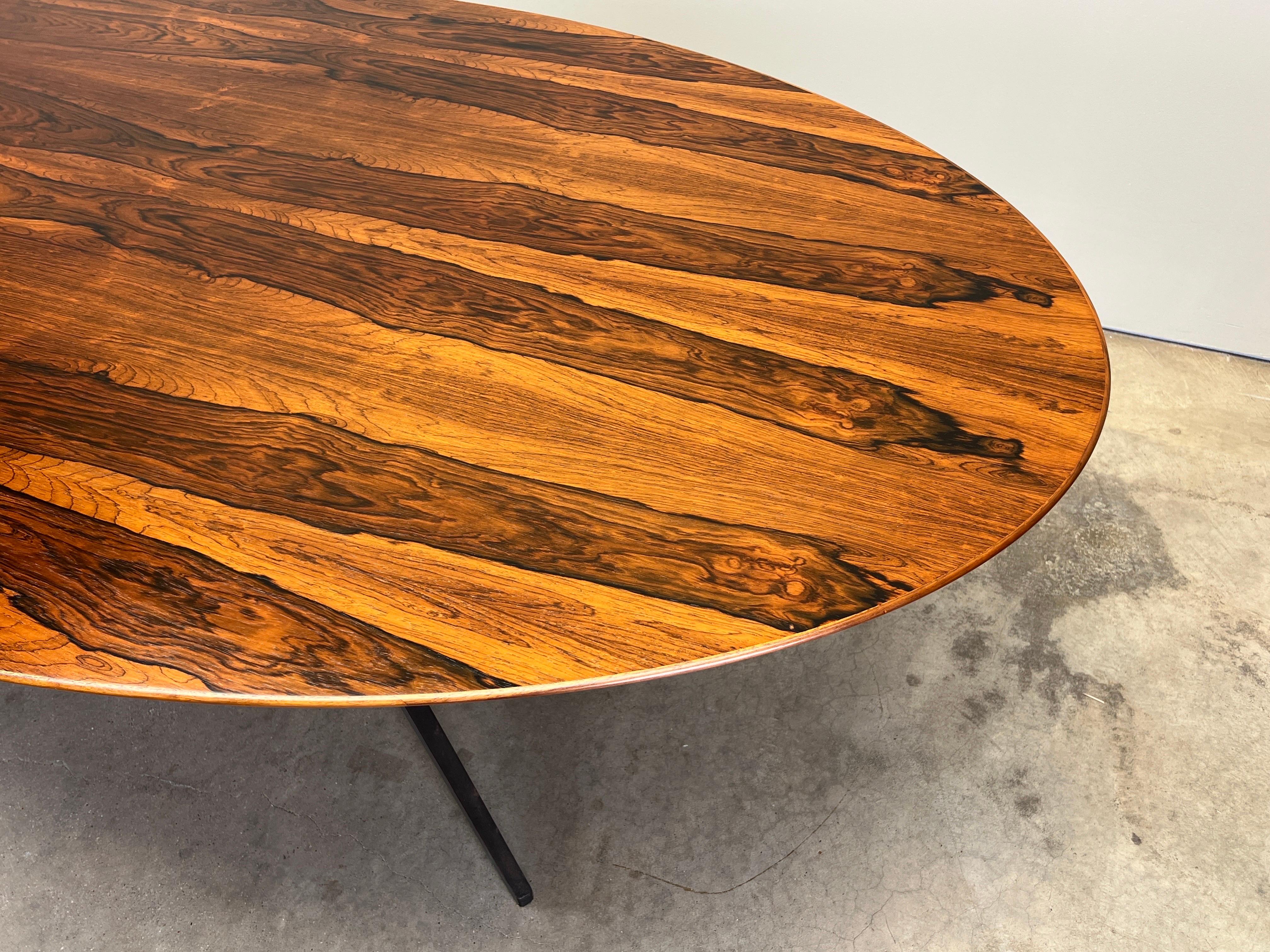 Table à manger ovale / bureau en bois de rose et bronze Florence Knoll en vente 9