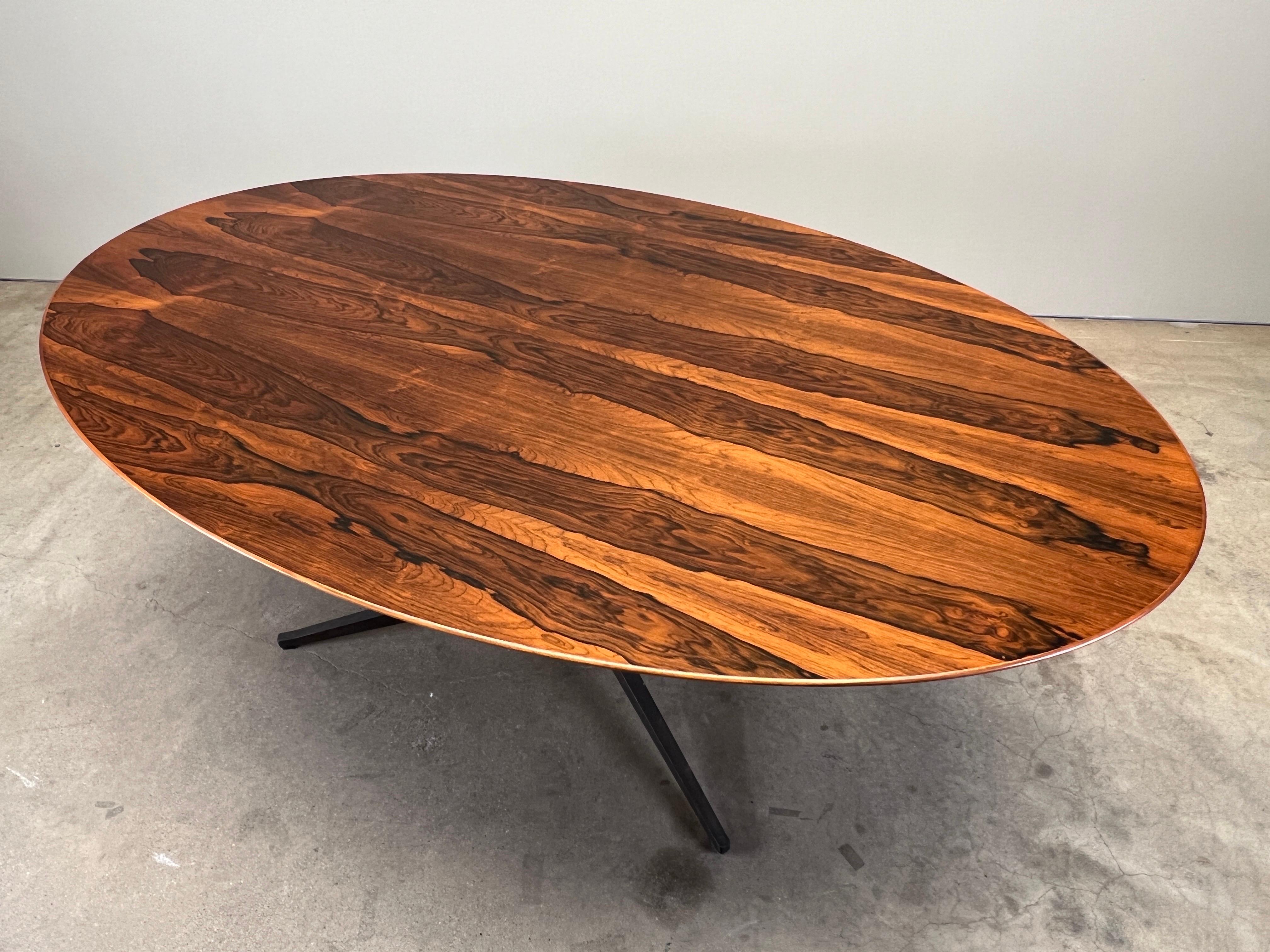 Table à manger ovale / bureau en bois de rose et bronze Florence Knoll en vente 10