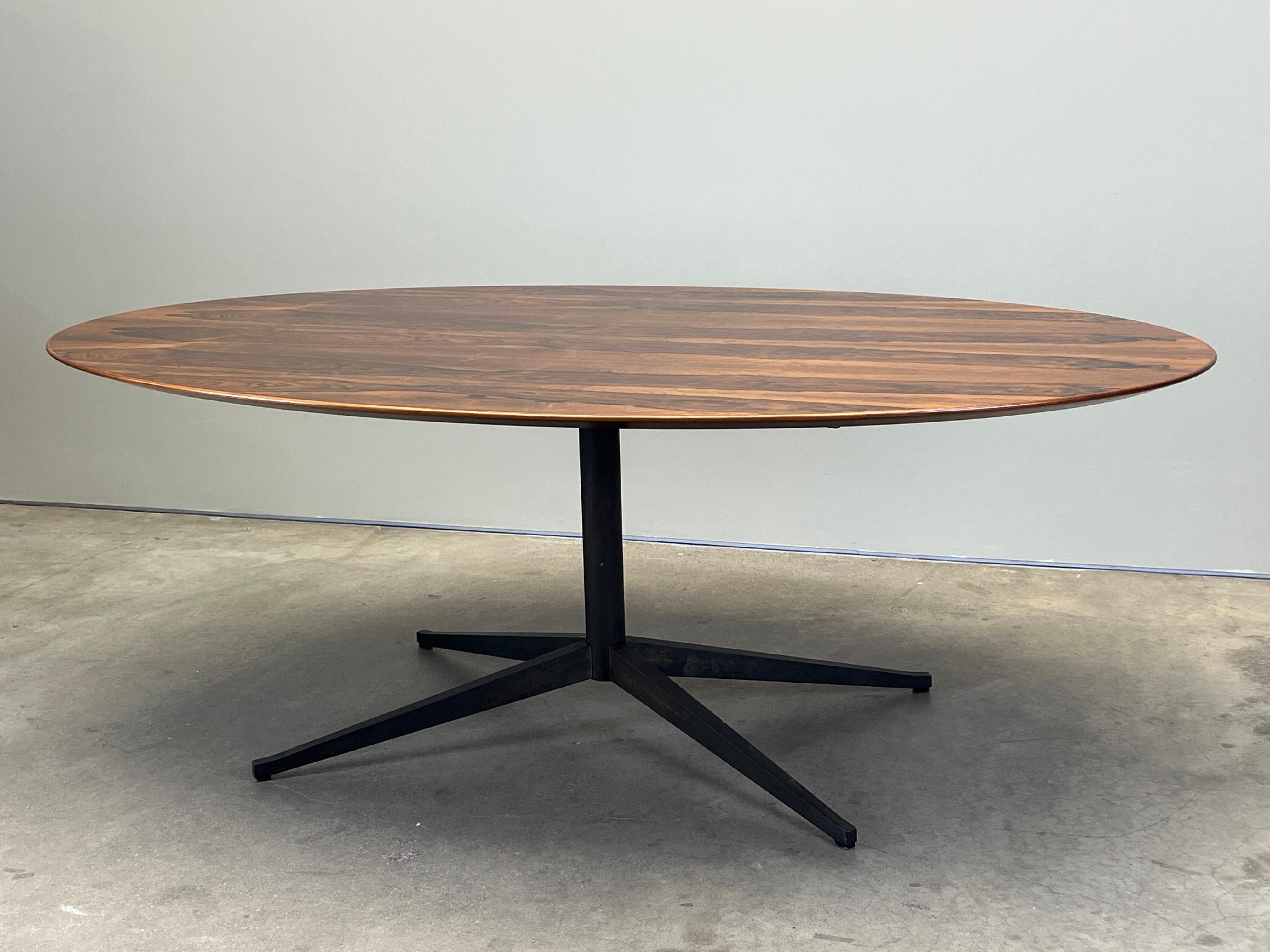 Table à manger ovale / bureau en bois de rose et bronze Florence Knoll en vente 15