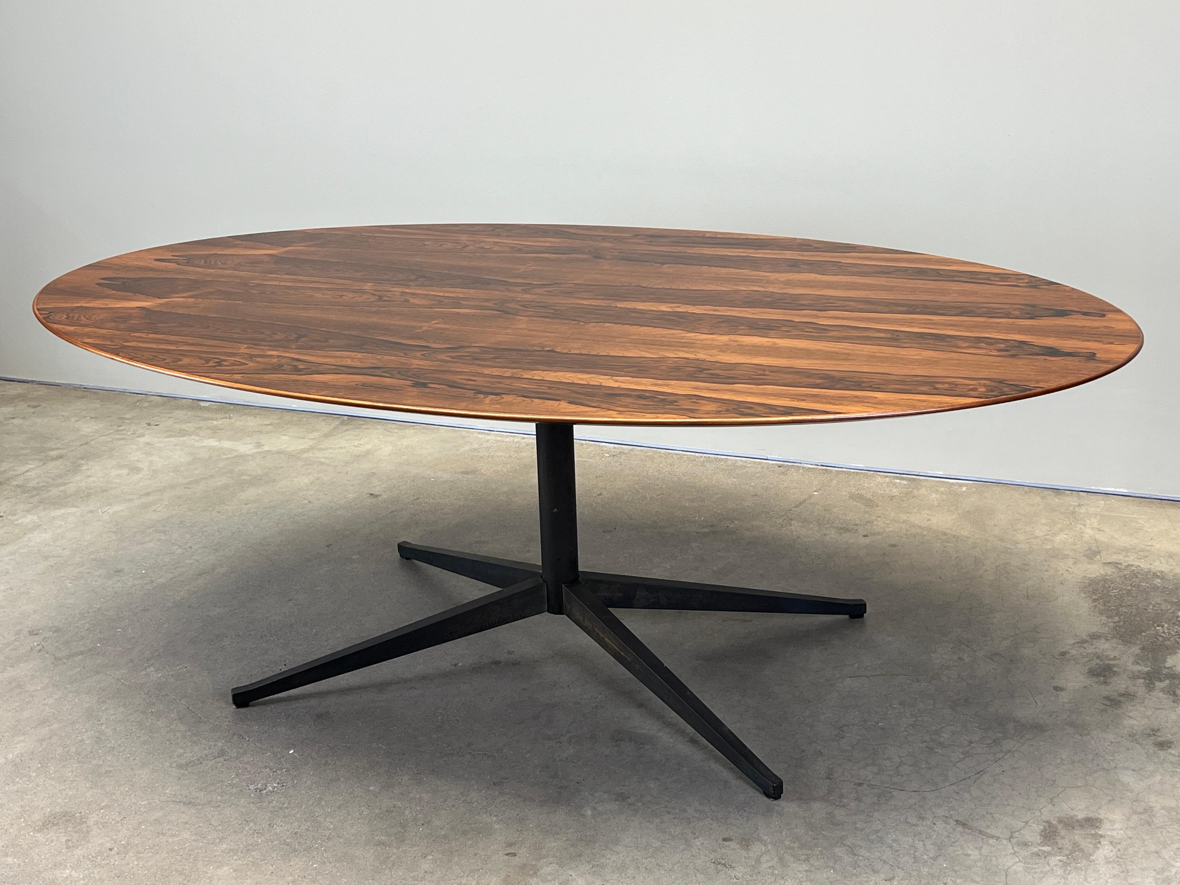 Table à manger ovale / bureau en bois de rose et bronze Florence Knoll en vente 2