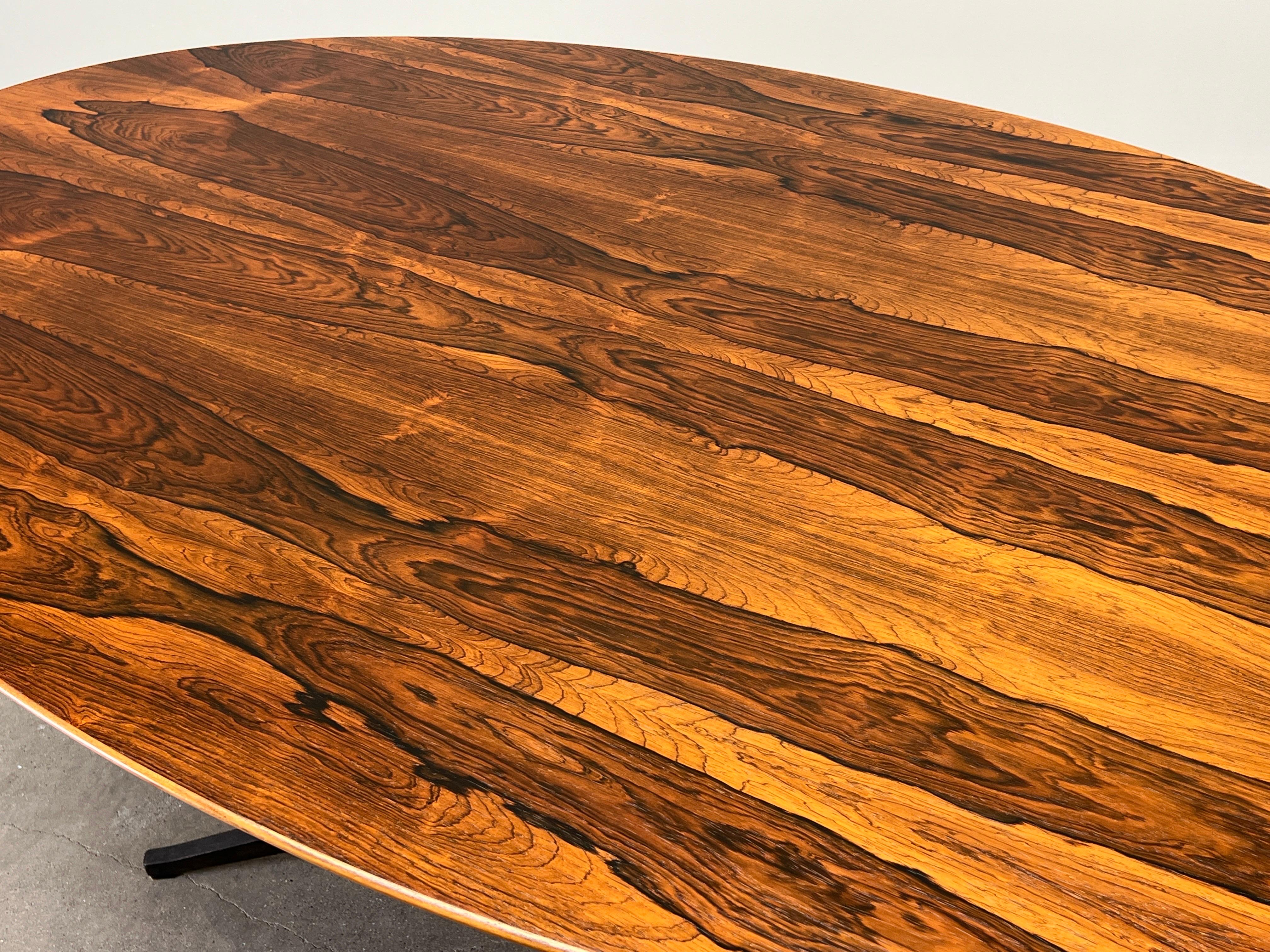 Table à manger ovale / bureau en bois de rose et bronze Florence Knoll en vente 3