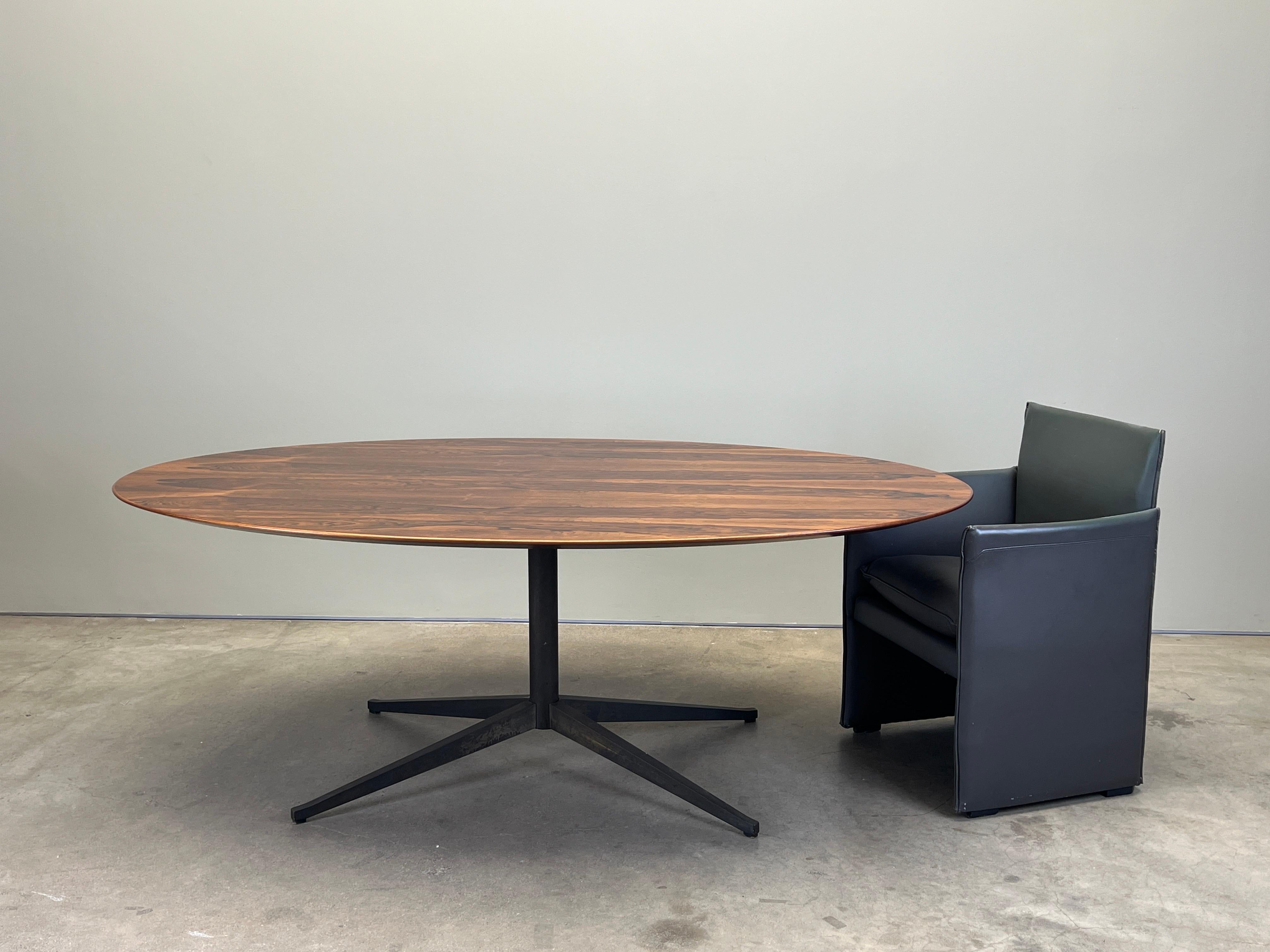Table à manger ovale / bureau en bois de rose et bronze Florence Knoll en vente 4