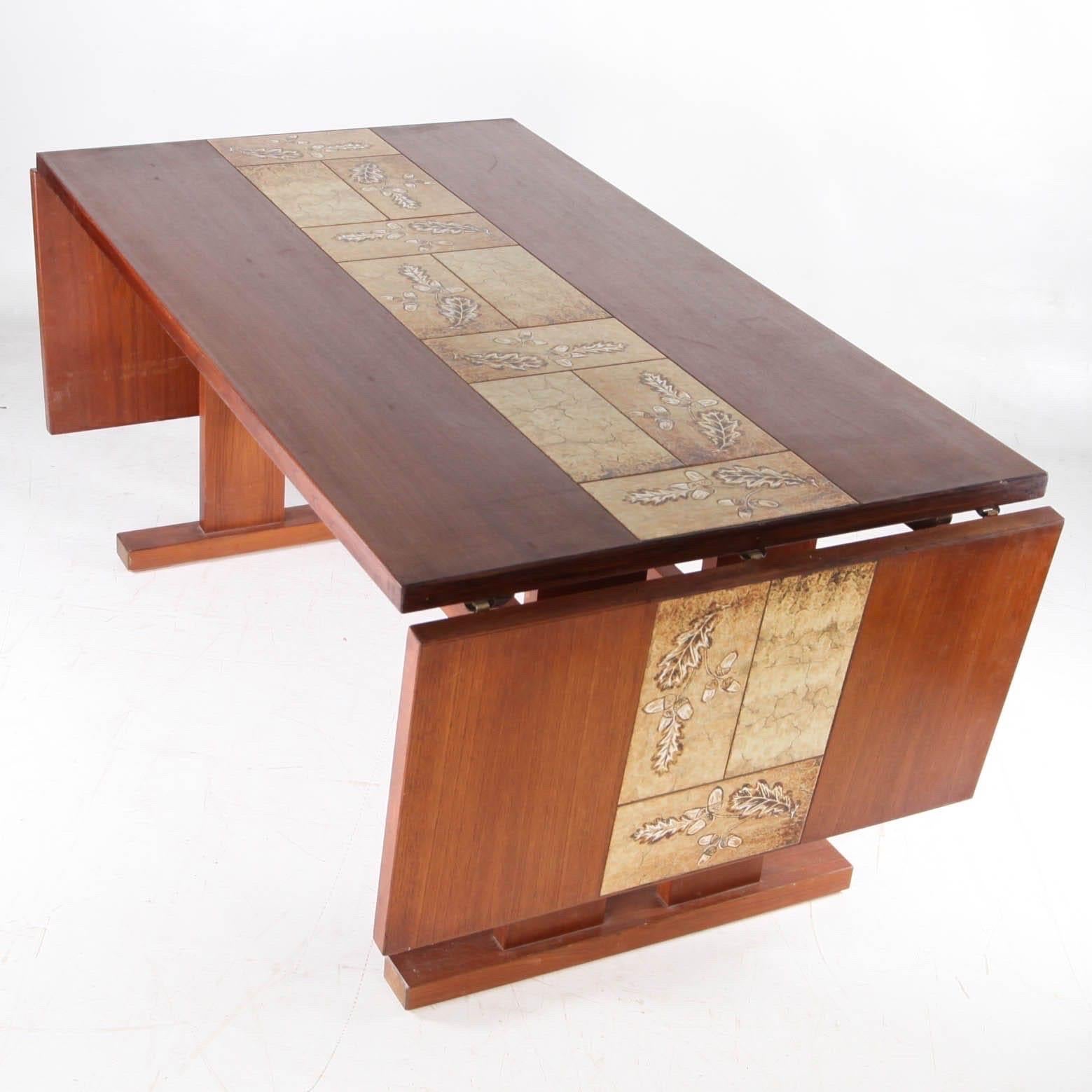 Table de salle à manger à rallonge en palissandre et céramique Bon état - En vente à Isle Sur Sorgue, FR