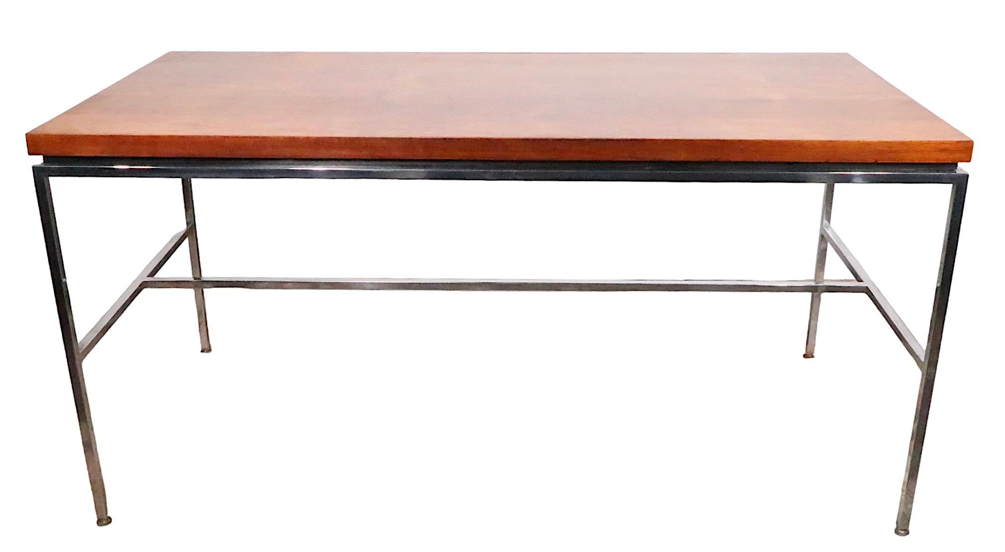 20ième siècle  Table de bureau à index Drexel en bois de rose et chrome des années 1970 en vente