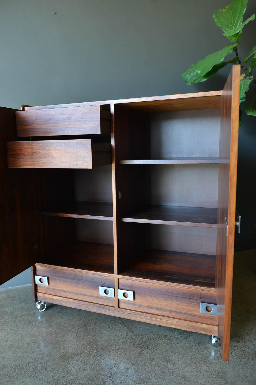 Rosewood and Chrome Rolling Dry Bar or Cabinet by Leif Jacobsen, circa 1970 In Good Condition In Costa Mesa, CA