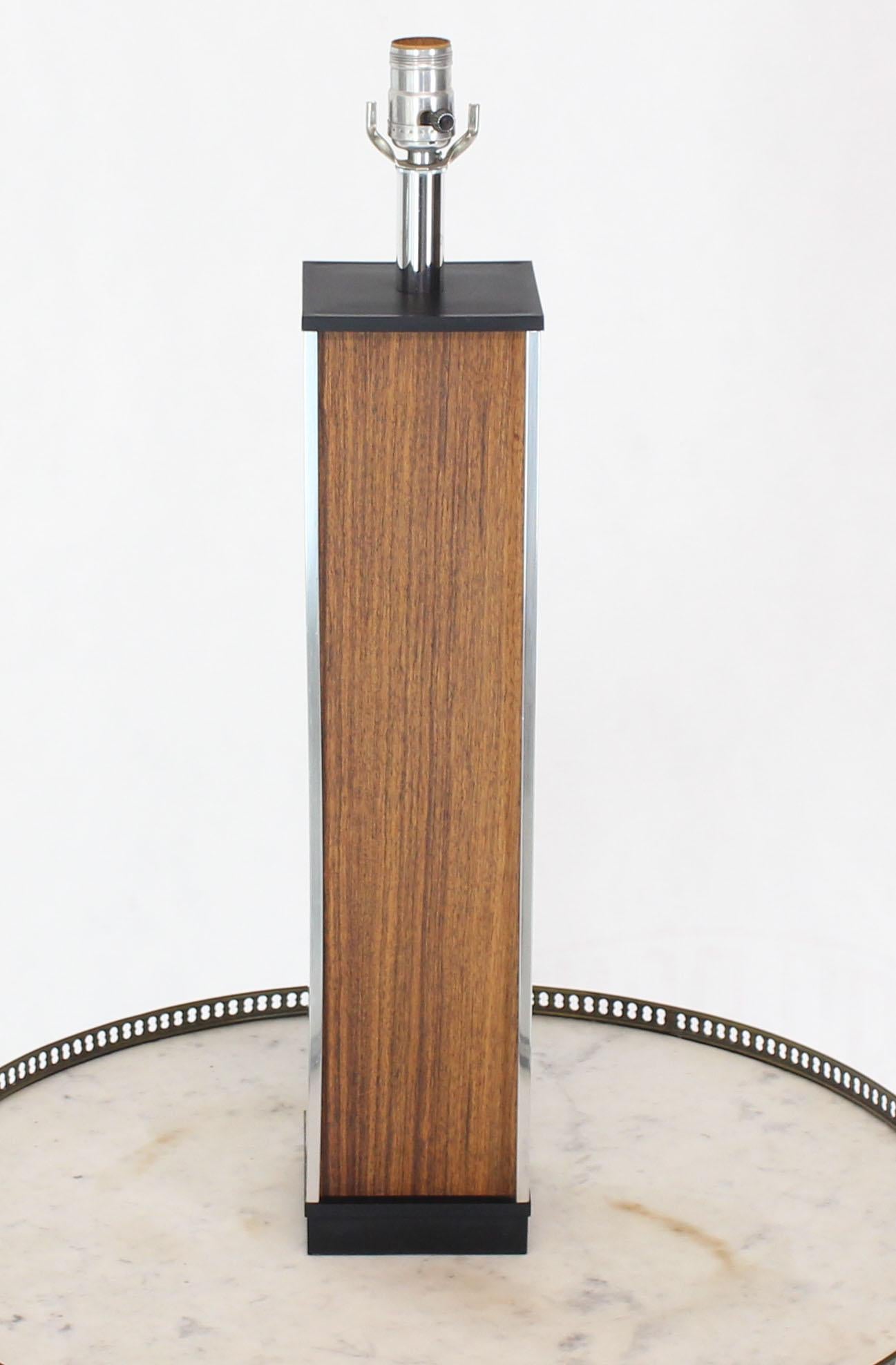 Mid-Century Modern Rosewood and Chrome Square Pedestal Shape Table Lamp For Sale