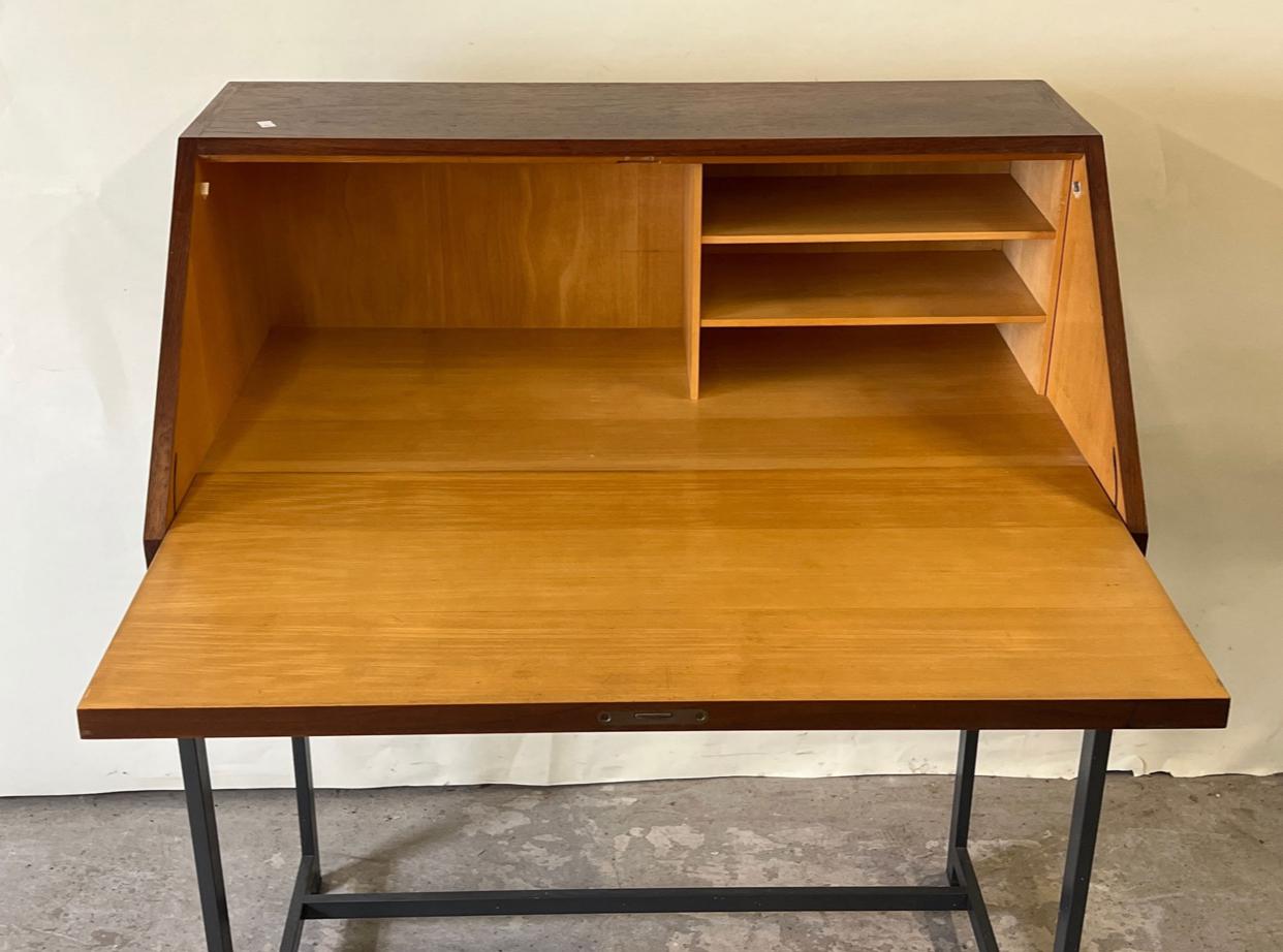 Palisander und Eisen Fall Front Sekretär oder Schreibtisch (Mitte des 20. Jahrhunderts) im Angebot