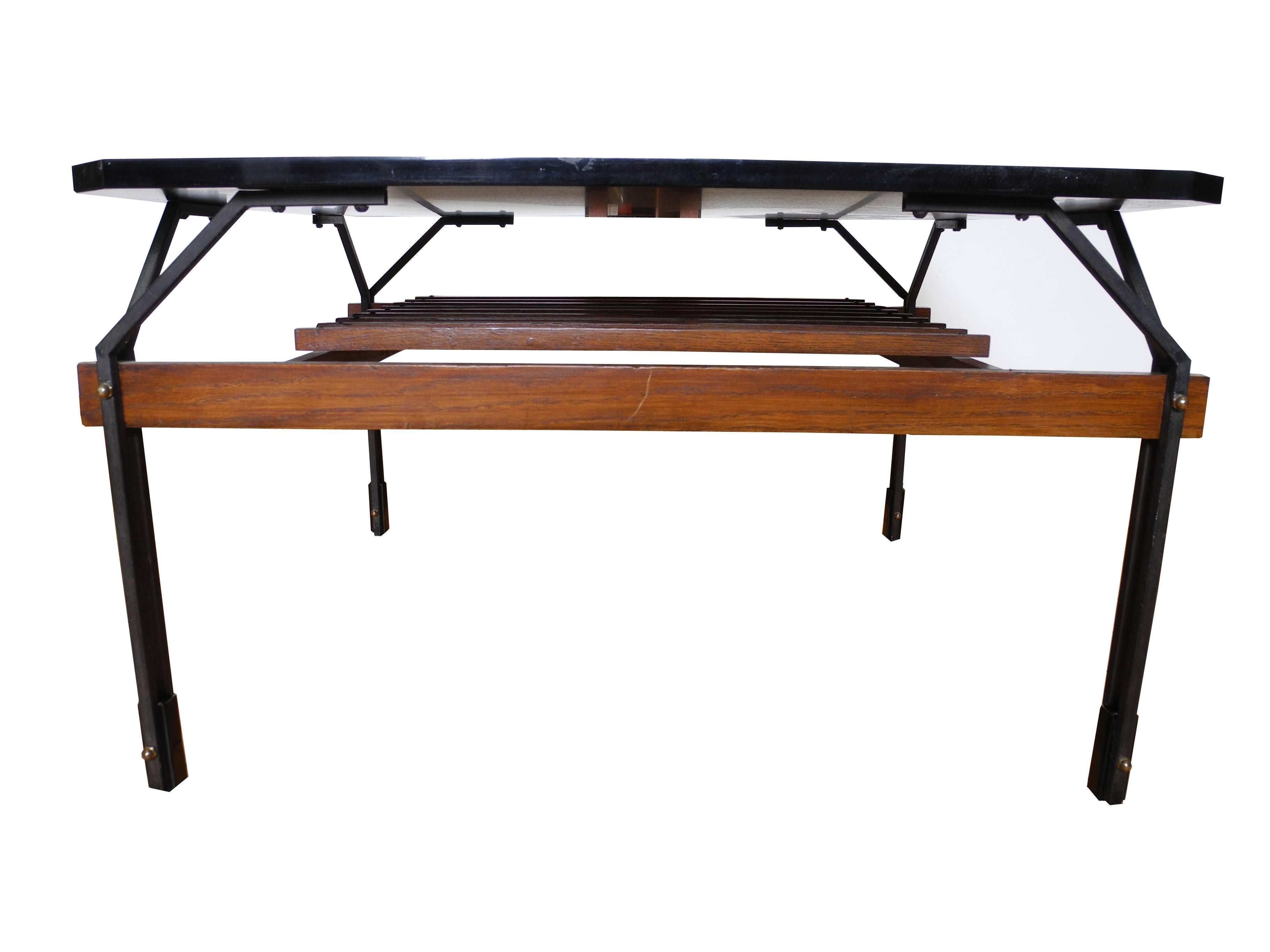 This modern coffee table is made of black lacquer, steel and rosewood. Made in Italy, designed by Jianfranco Frattini.
 