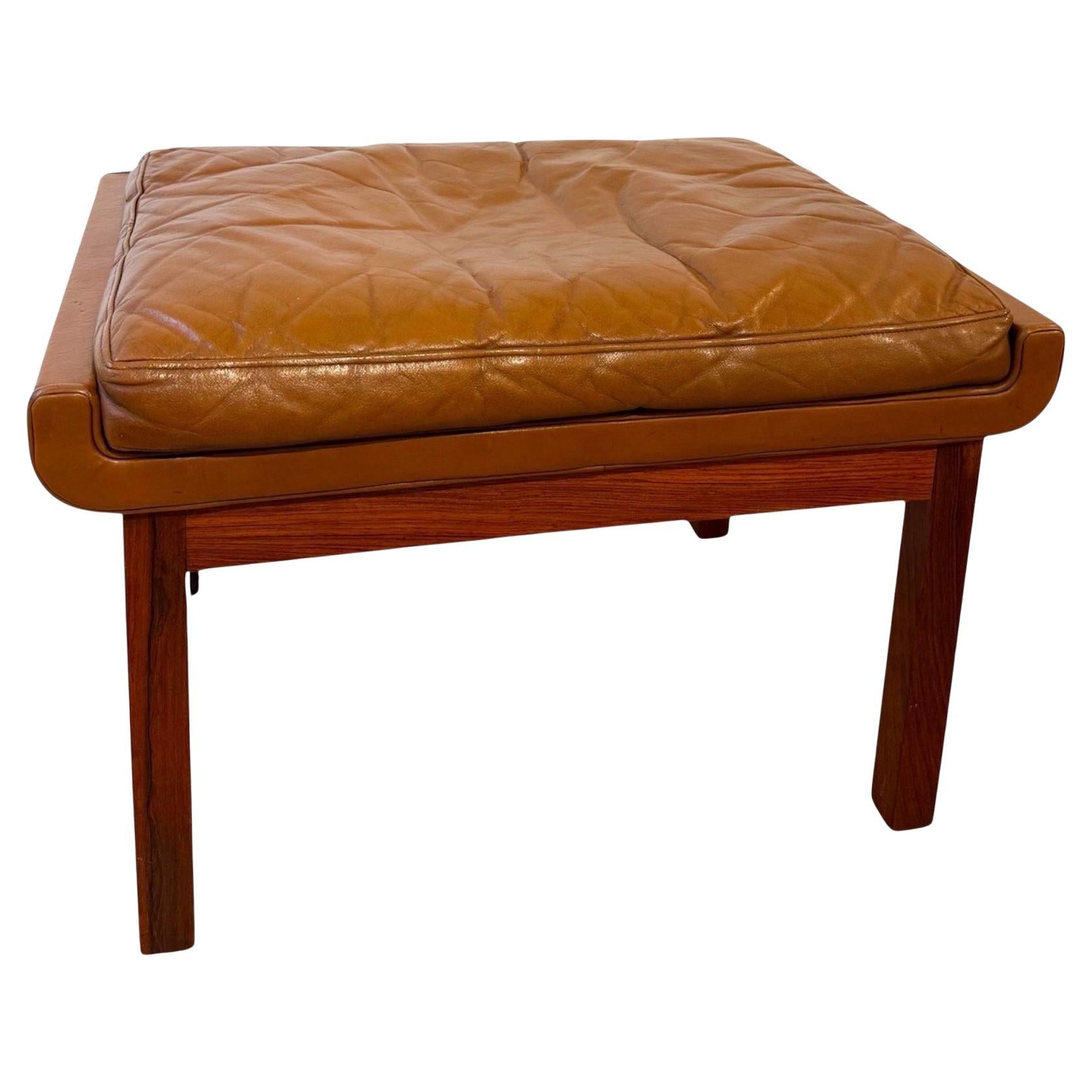 Rosewood and leather stool by Finn Juhl en vente