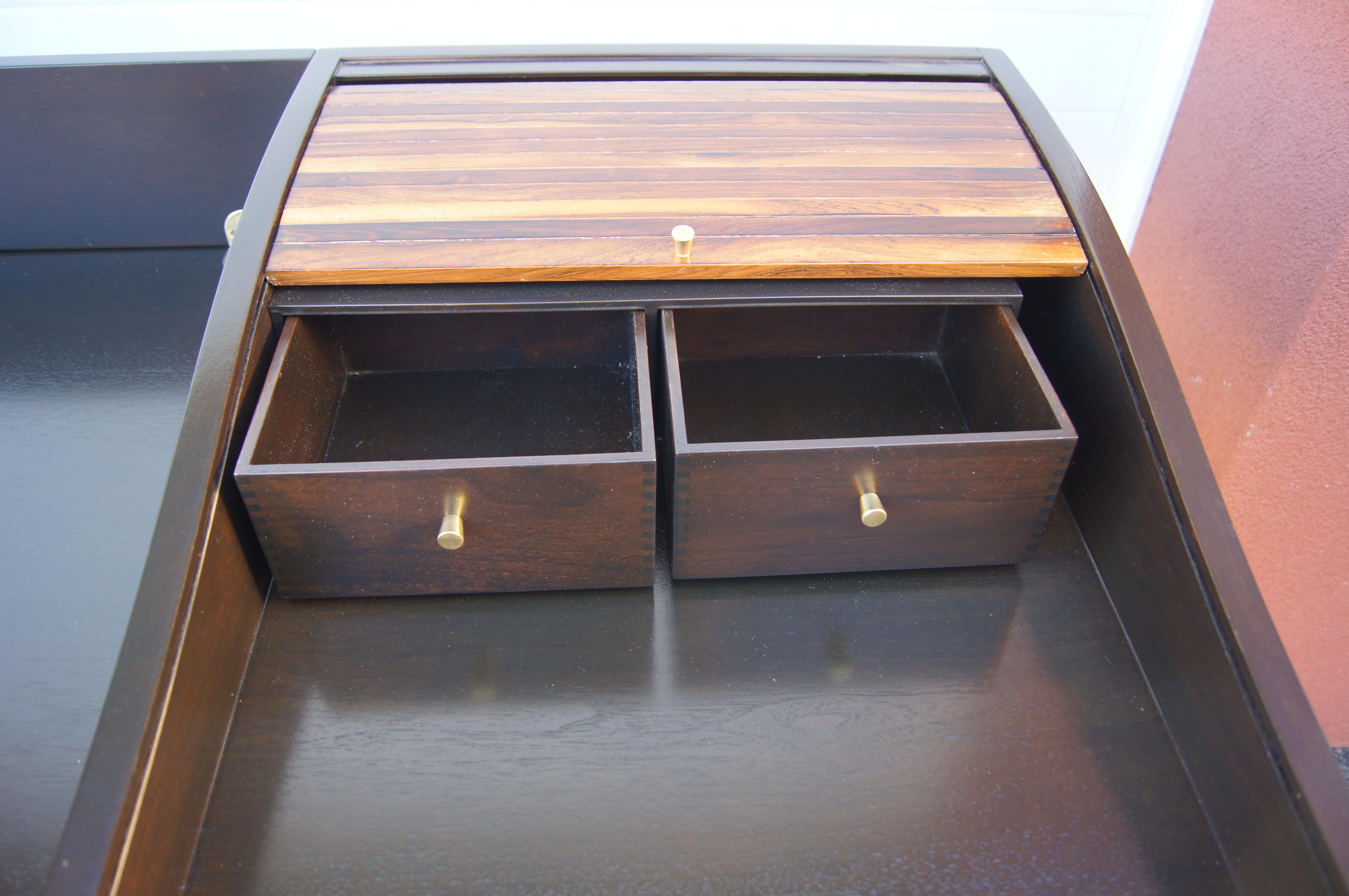 Rosewood and Mahogany Roll-Top Desk by Edward Wormley for Dunbar In Good Condition In Dorchester, MA