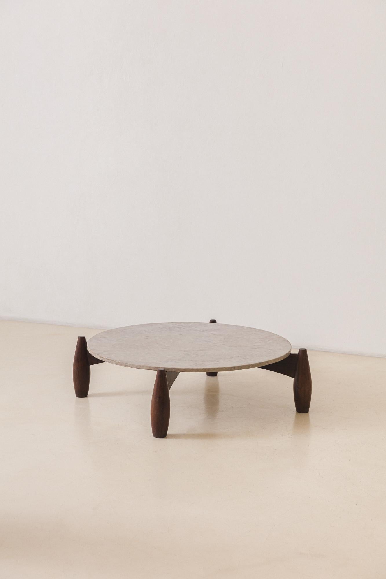 Les designs brésiliens emblématiques ont inspiré de nombreux autres artisans et petits fabricants avec leur production d'avant-garde concernant la matérialité brésilienne et les 