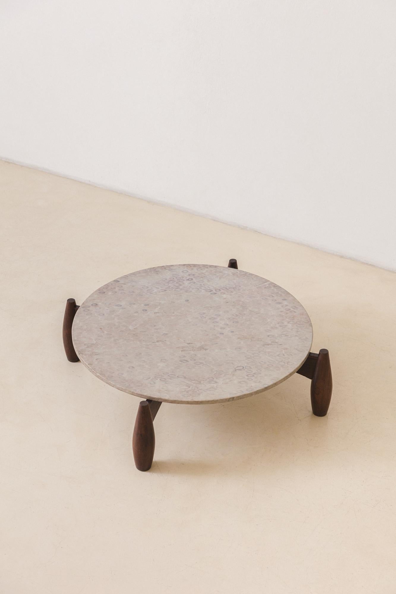 Tourné Table basse en bois de rose et marbre par Unknown designer, Midentury brésilien, 1960s en vente