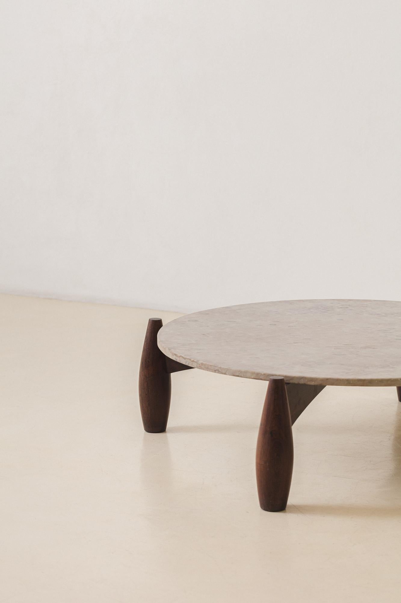 Table basse en bois de rose et marbre par Unknown designer, Midentury brésilien, 1960s Bon état - En vente à New York, NY