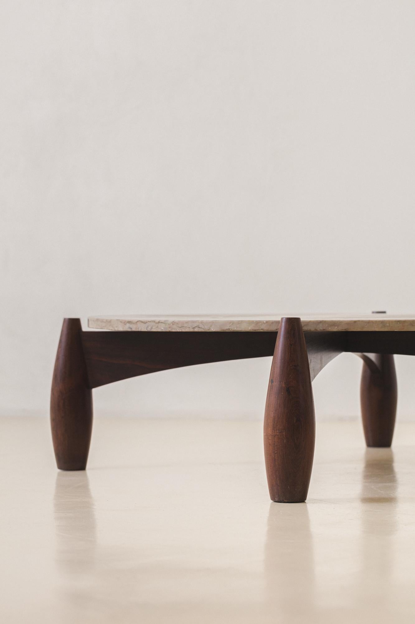 Milieu du XXe siècle Table basse en bois de rose et marbre par Unknown designer, Midentury brésilien, 1960s en vente