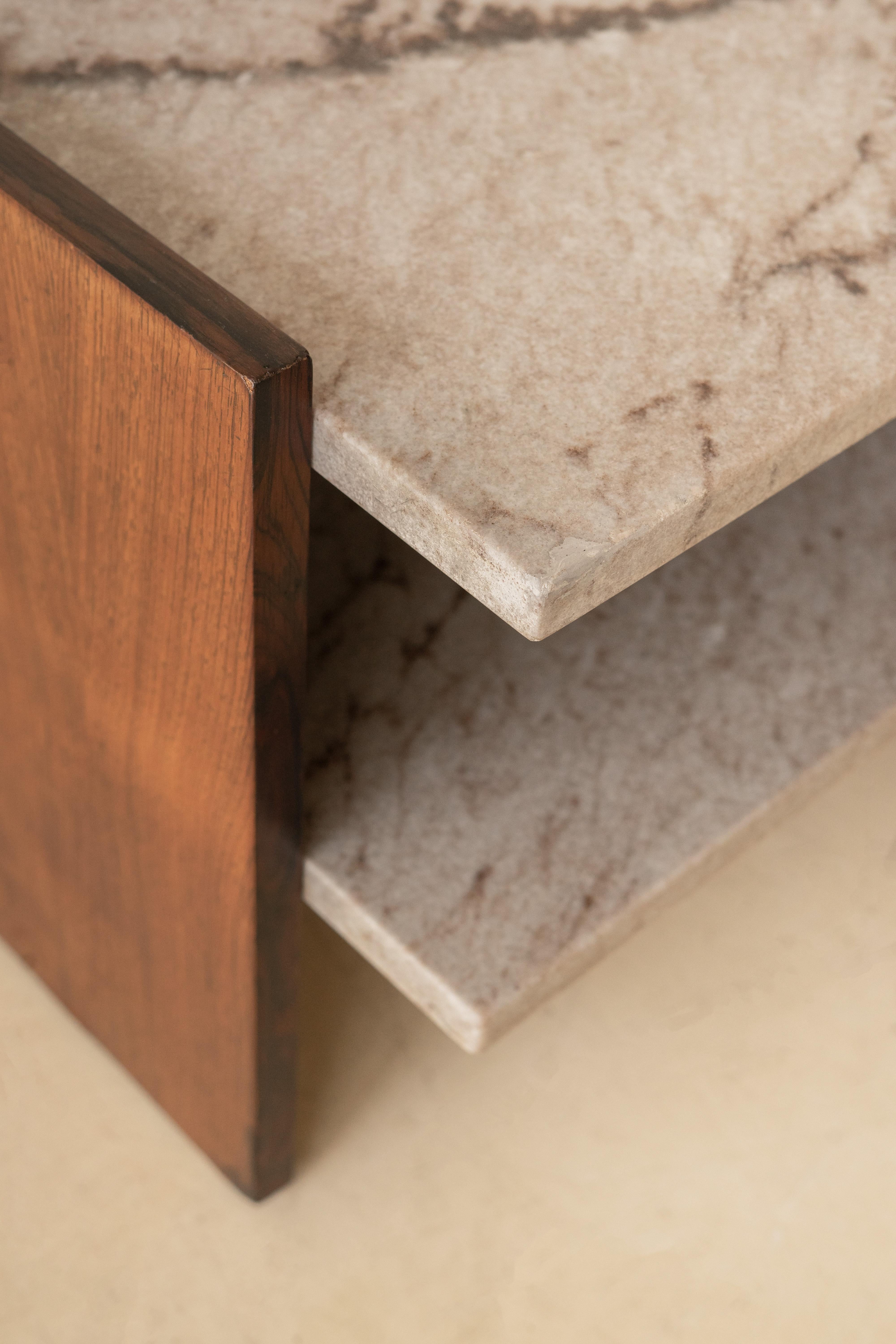 Mid-Century moderno Tavolino in palissandro e marmo di Celina Decorações, 1960, metà secolo brasiliano in vendita