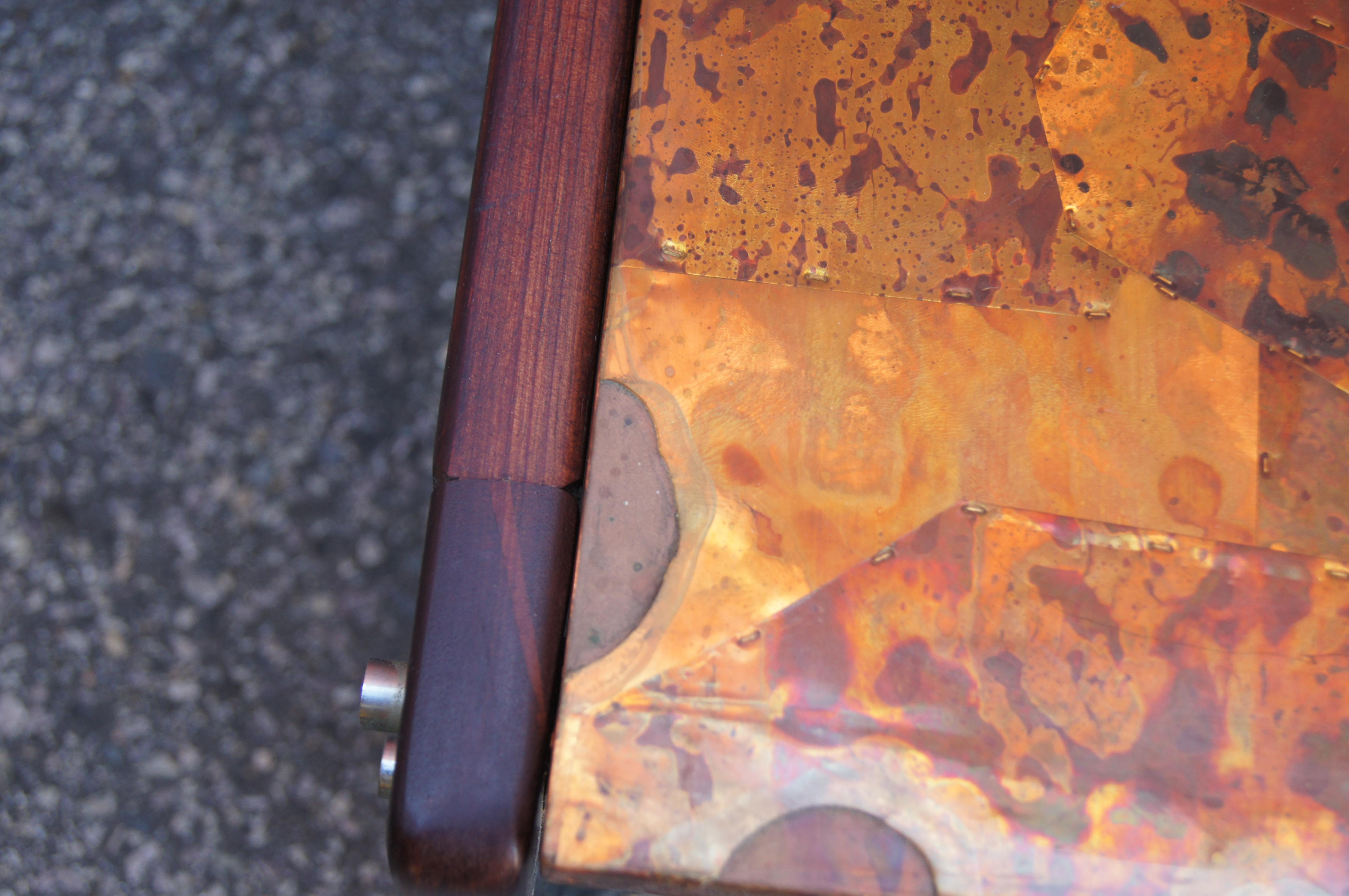 Table basse en bois de rose et cuivre patchwork de Percival Lafer Bon état - En vente à Dorchester, MA