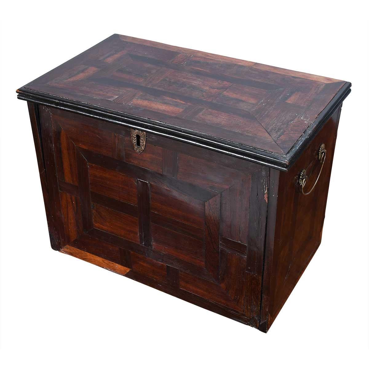Armario de Mesa de Palo de Rosa y Tocones en Bueno estado para la venta en Harrodsburg, KY