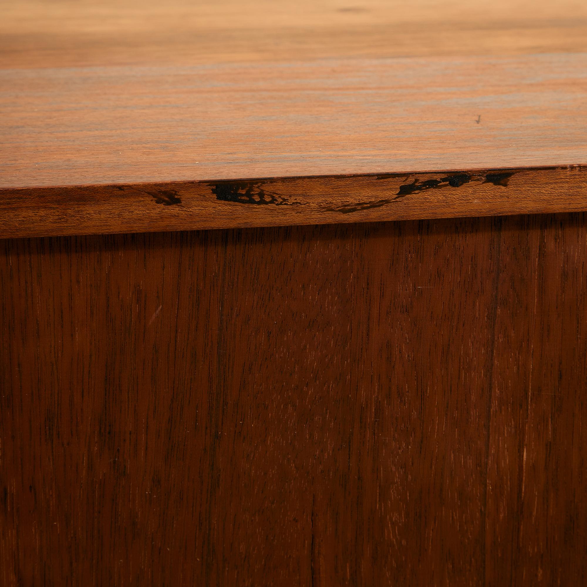 Credenza in palissandro e teak con ante e cassetti scorrevoli, anni '60 in vendita 10