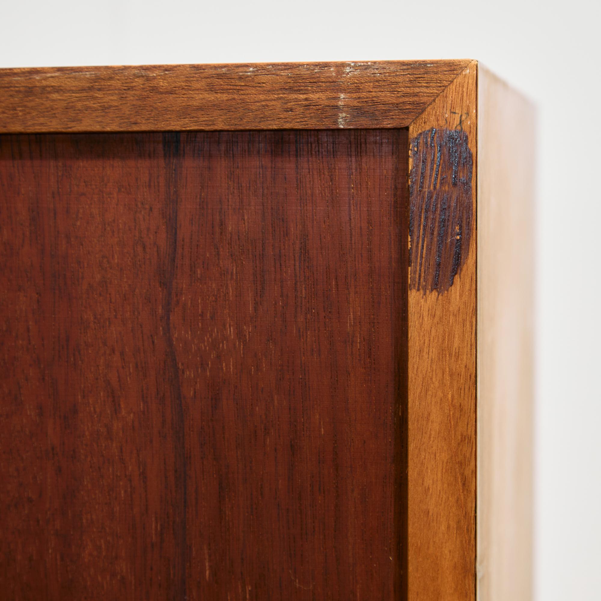 Credenza in palissandro e teak con ante e cassetti scorrevoli, anni '60 in vendita 11