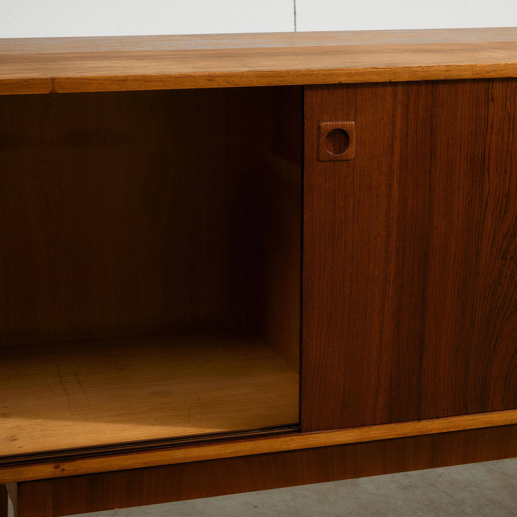 Palissandro Credenza in palissandro e teak con ante e cassetti scorrevoli, anni '60 in vendita