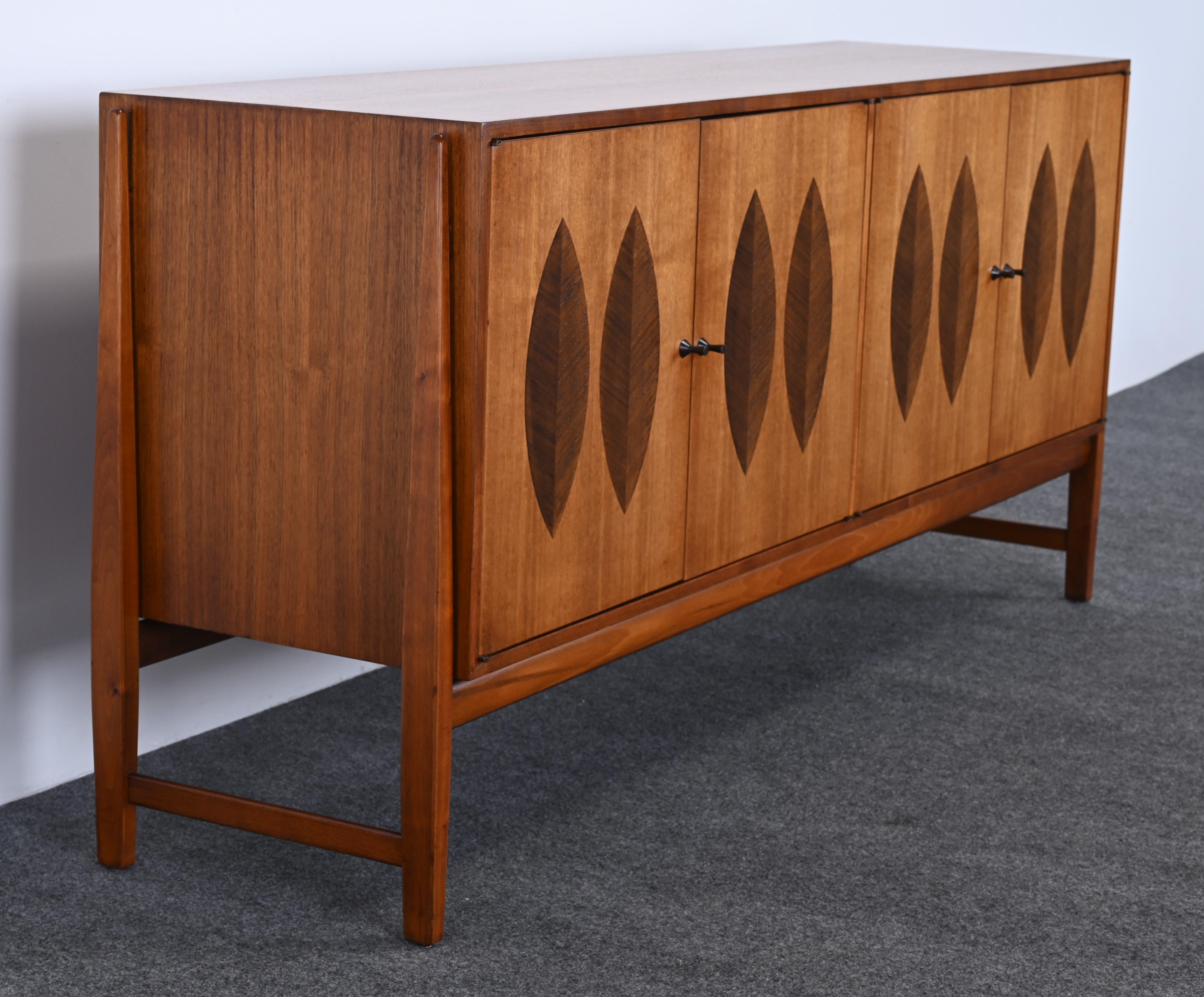 Rosewood and Walnut Credenza designed by Kipp Stewart for Calvin, 1960s In Good Condition In Hamburg, PA