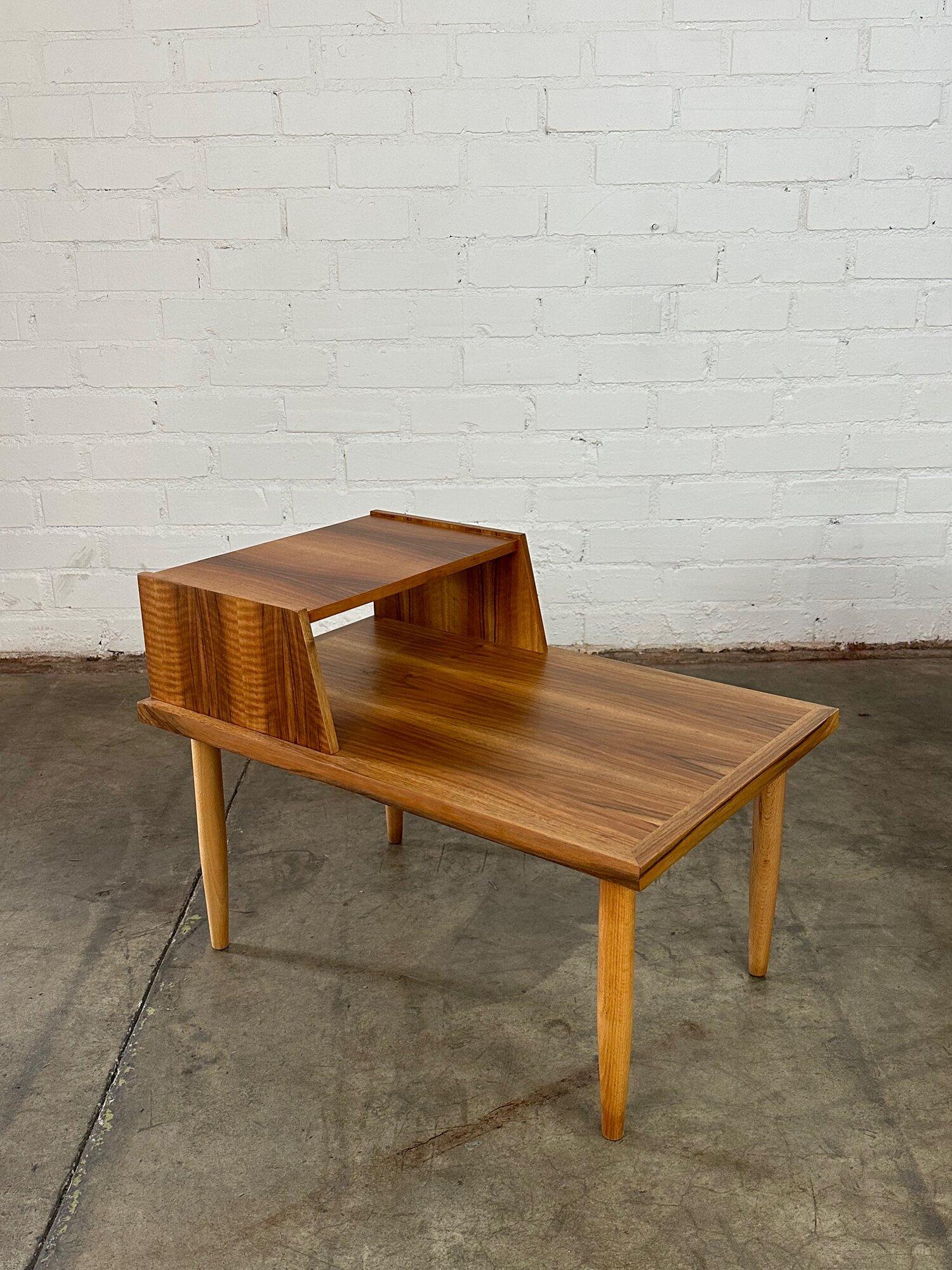 W30 D20 H22

Pair of fully restored mid century side tables in structurally sound condition. The pair has very nice rosewood veneer encased in walnut trim. Price is for the pair.