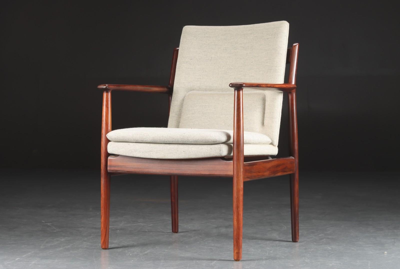 Armchair designed by Arne Vodder and manufactured by Sibast Mobler, Denmark 1960., Model 431. The chair have a solid rosewood frame and light grey wool upholstry. The upholstery is still original and in very good condition. The chairs seat