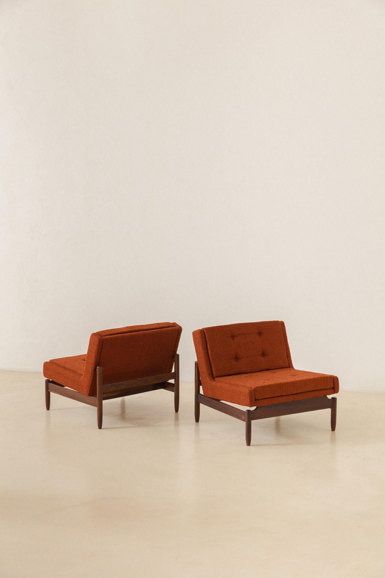 These armchairs were produced by Cantù Móveis e Interiores Ltda. in the 1960s and were presented in the company catalog from this period. With structure turned in solid Rosewood and rounded details, the upholstered seats, backrests, and loose