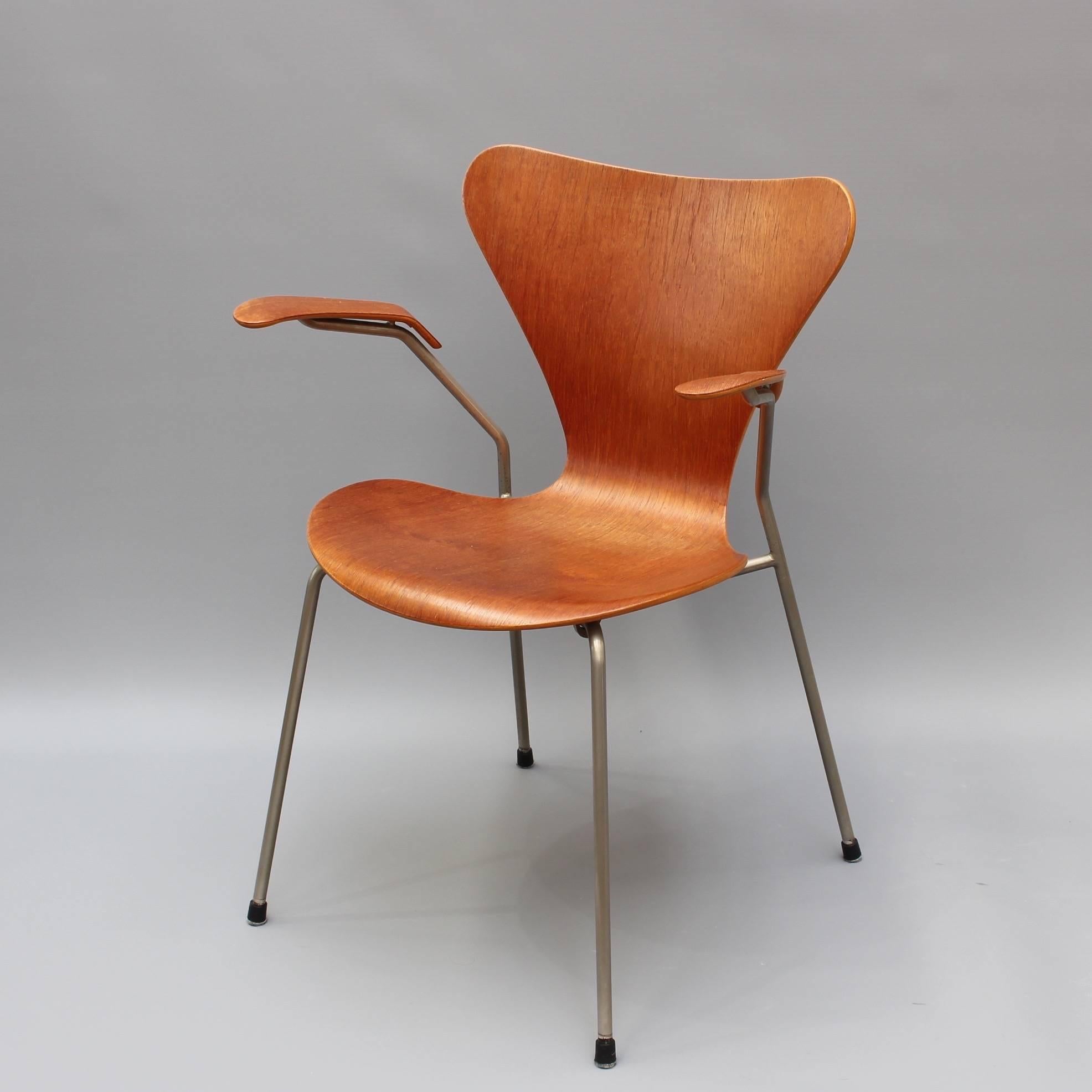 Scandinavian Modern Rosewood Arne Jacobsen Series 7 Armchair, circa 1960s