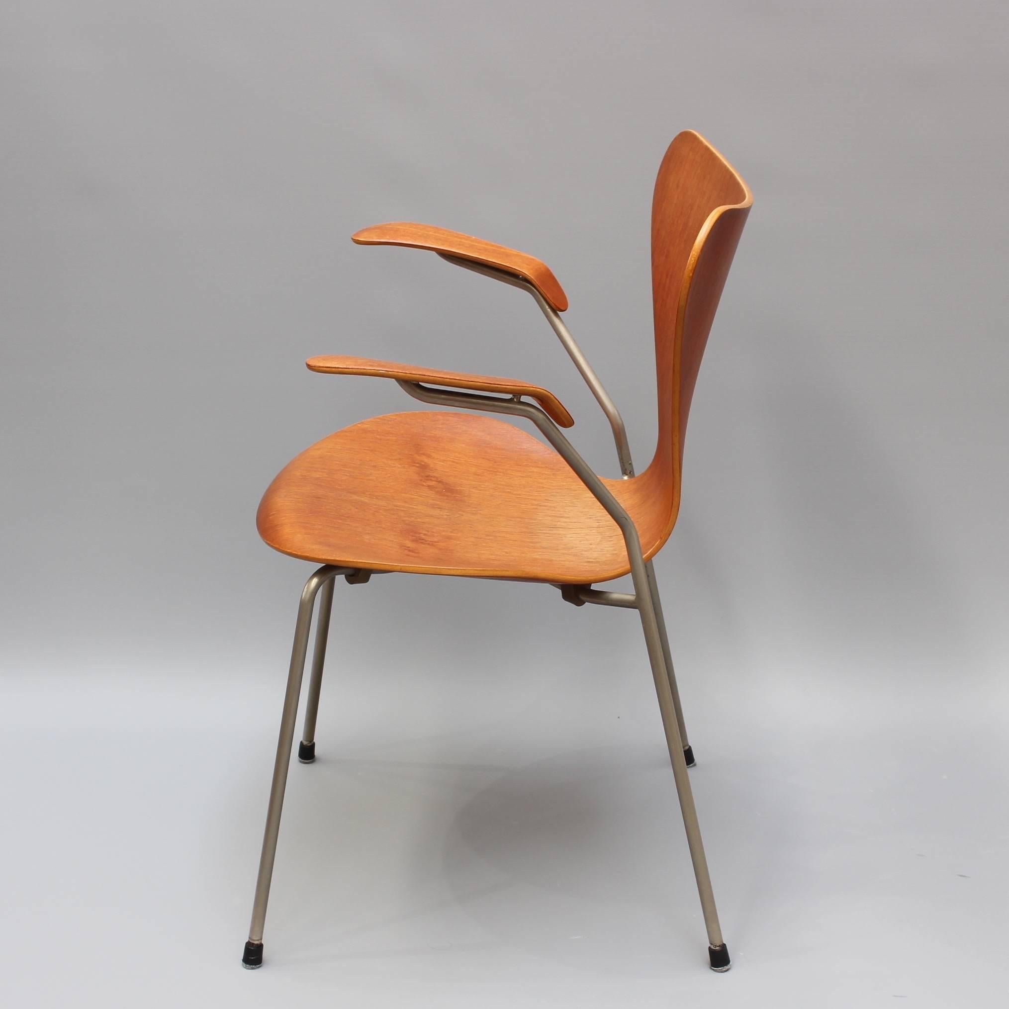 Rosewood Arne Jacobsen Series 7 Armchair, circa 1960s In Good Condition In London, GB